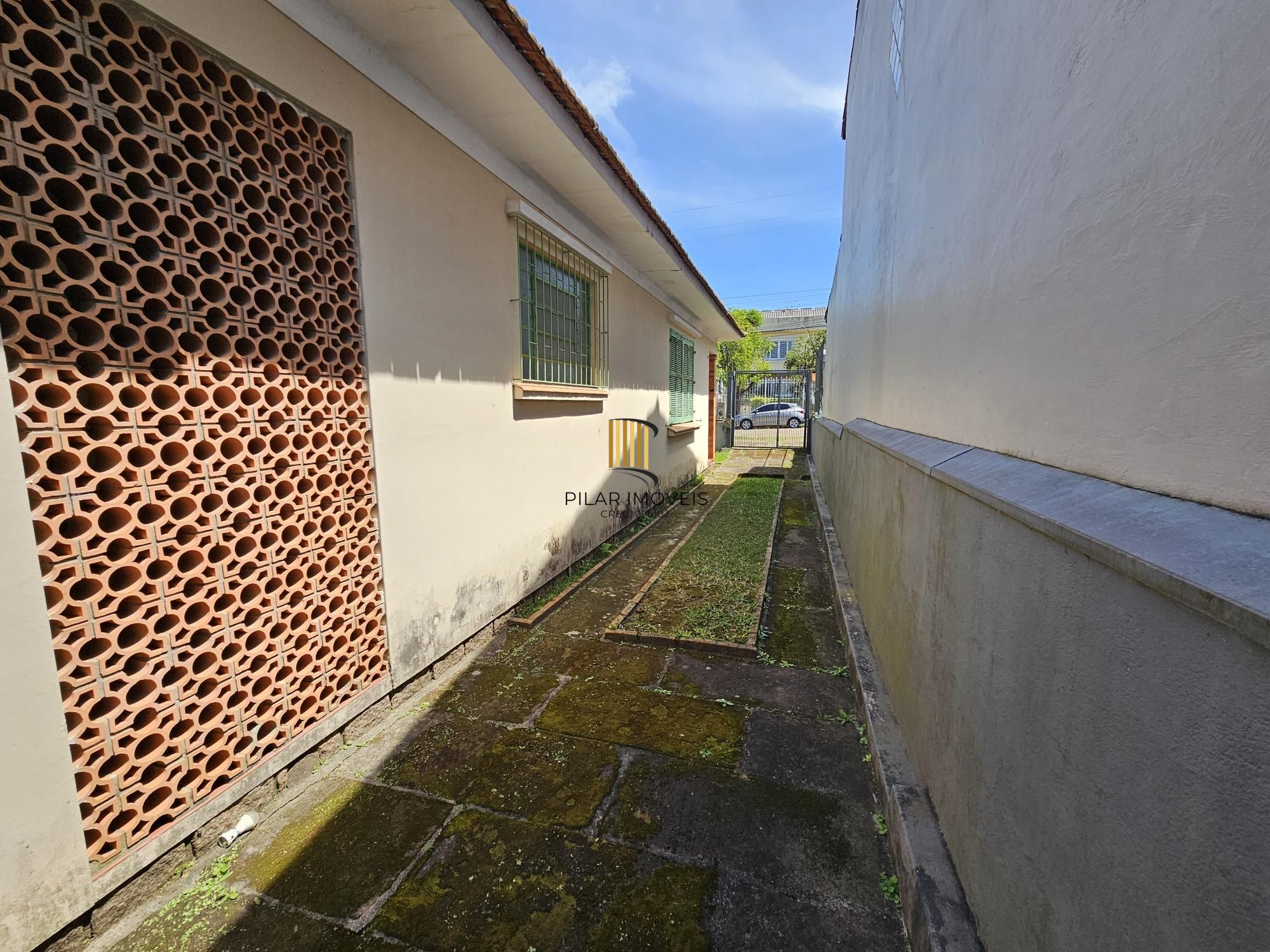 AMPLO TERRENO FRENTE NORTE NA MELHOR RUA DO BAIRRO TRISTEZA