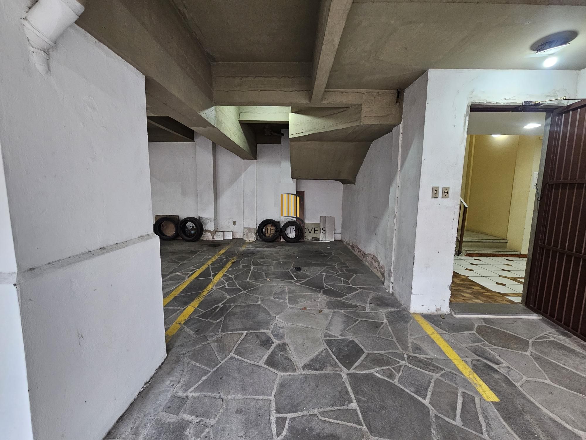 CIDADE BAIXA COM SACADA E VAGA DE GARAGEM