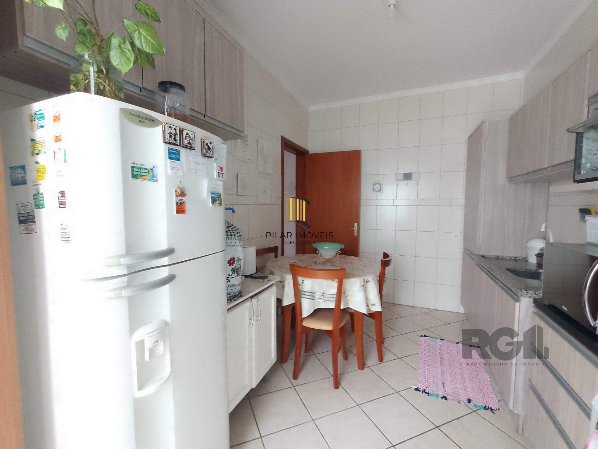 Apartamento 2 dormitórios com vaga e sacada no Menino Deus
