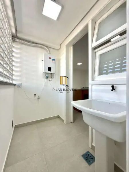 Apartamento 2 dormitórios, sacada com churrasqueira no Cristo Redentor