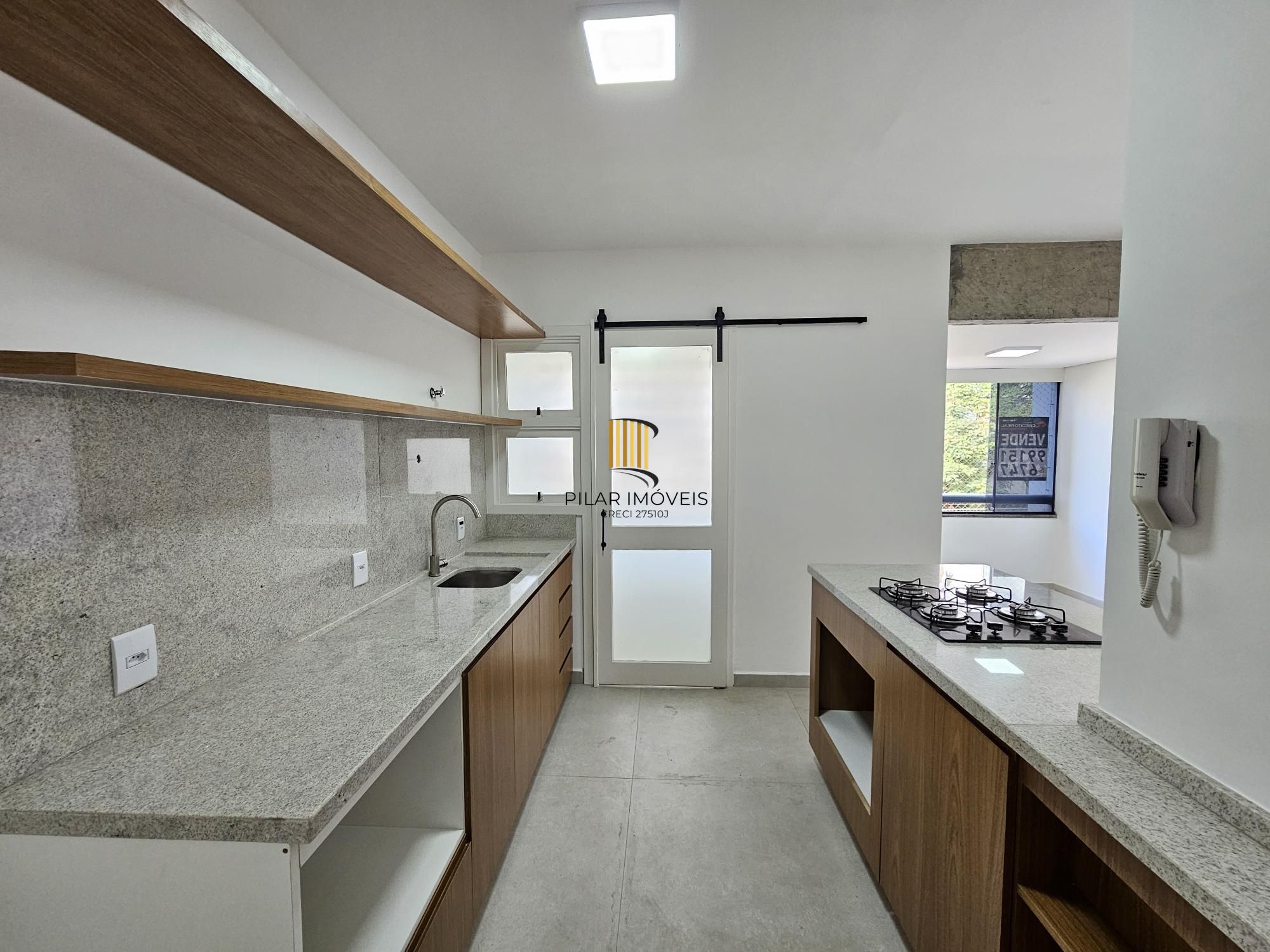 Apartamento 2 dormitórios, sacada com churrasqueira no Cristo Redentor