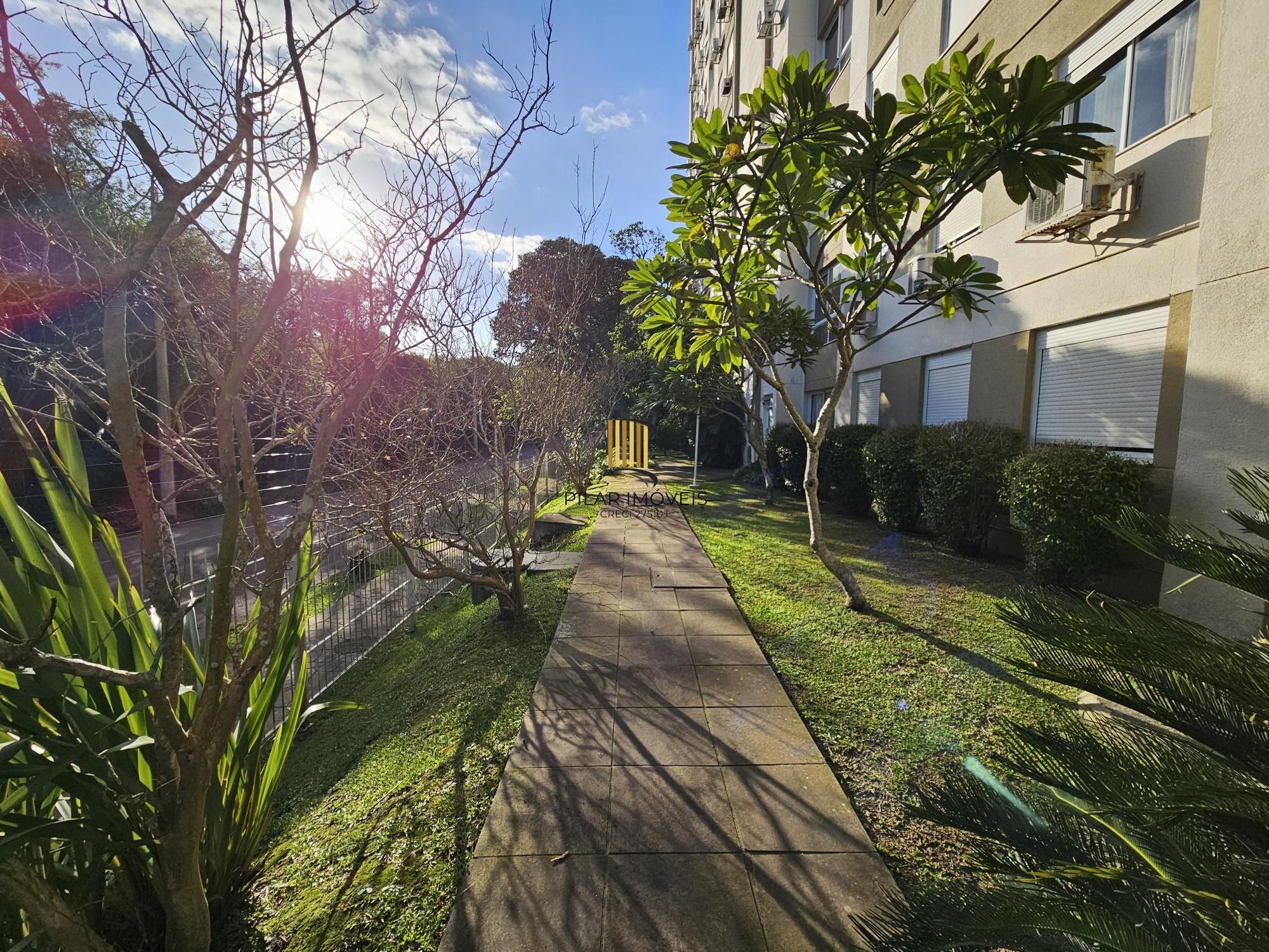 Apartamento 2 dormitórios com vaga coberta