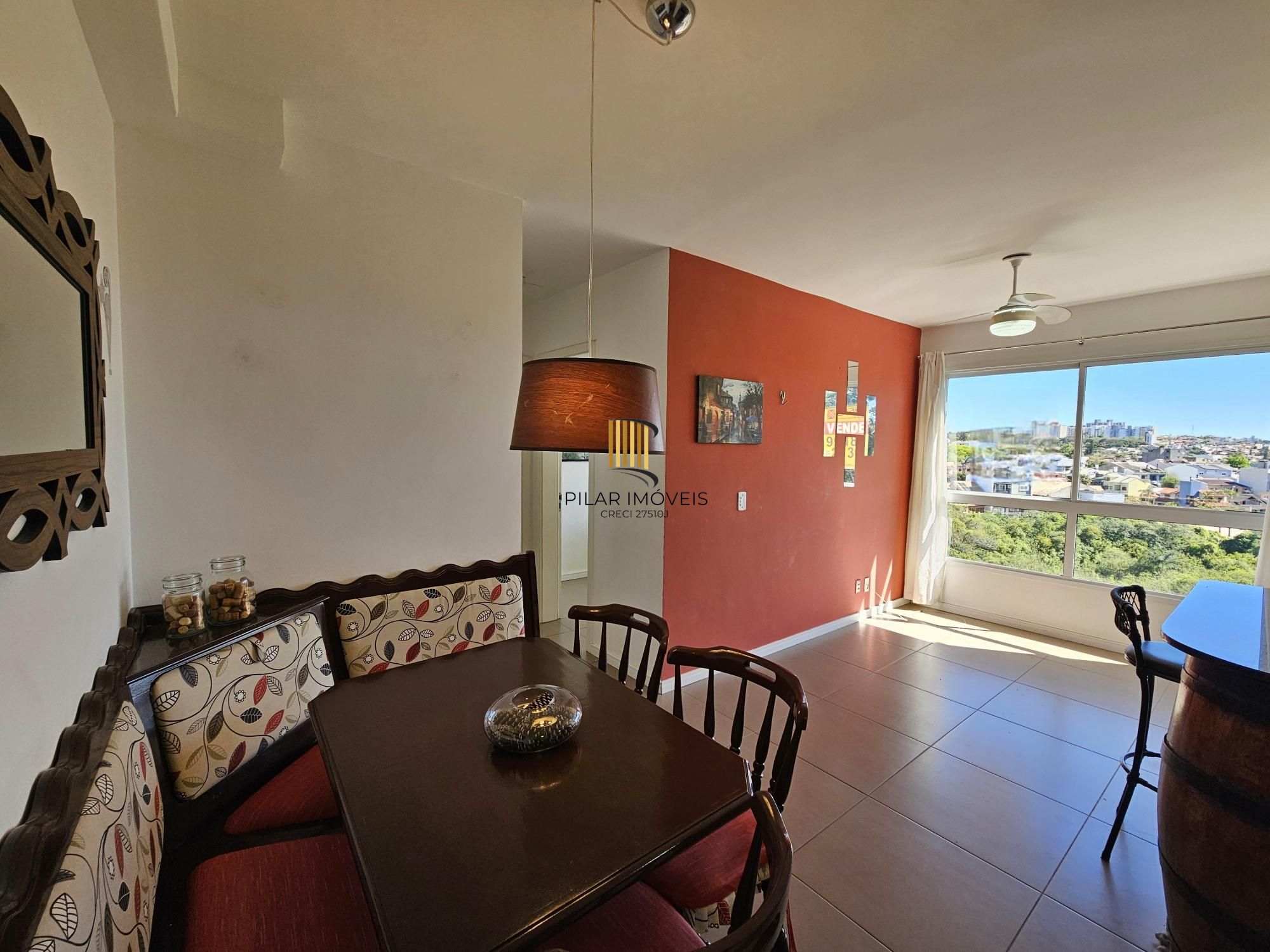 Apartamento 2 dormitórios com vaga coberta