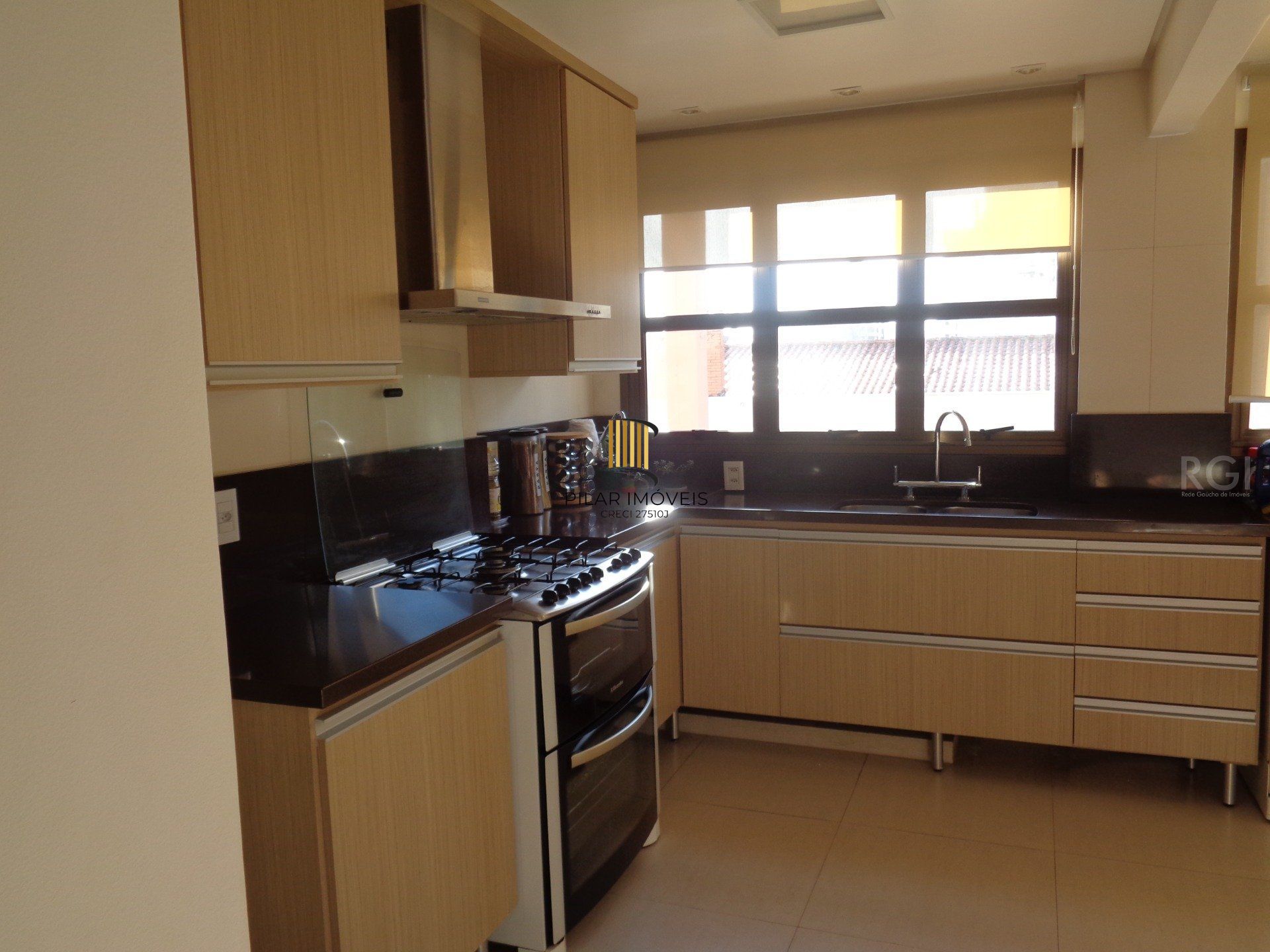 Cobertura para Venda - 263.75m², 3 dormitórios, sendo 1 suites, 2 vagas - Petrópolis