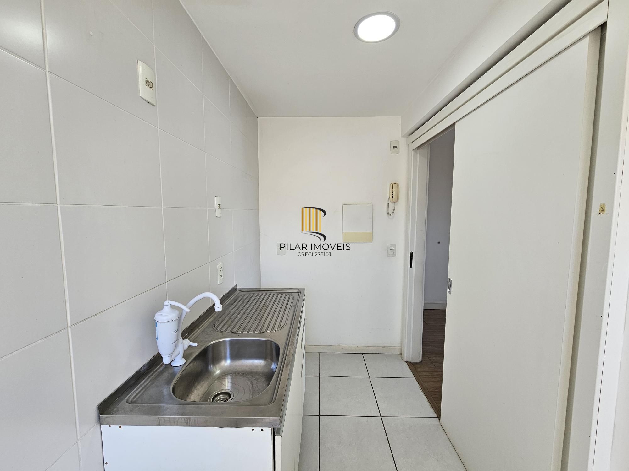 Apartamento 2 dormitórios com vaga e elevador perto da PUC