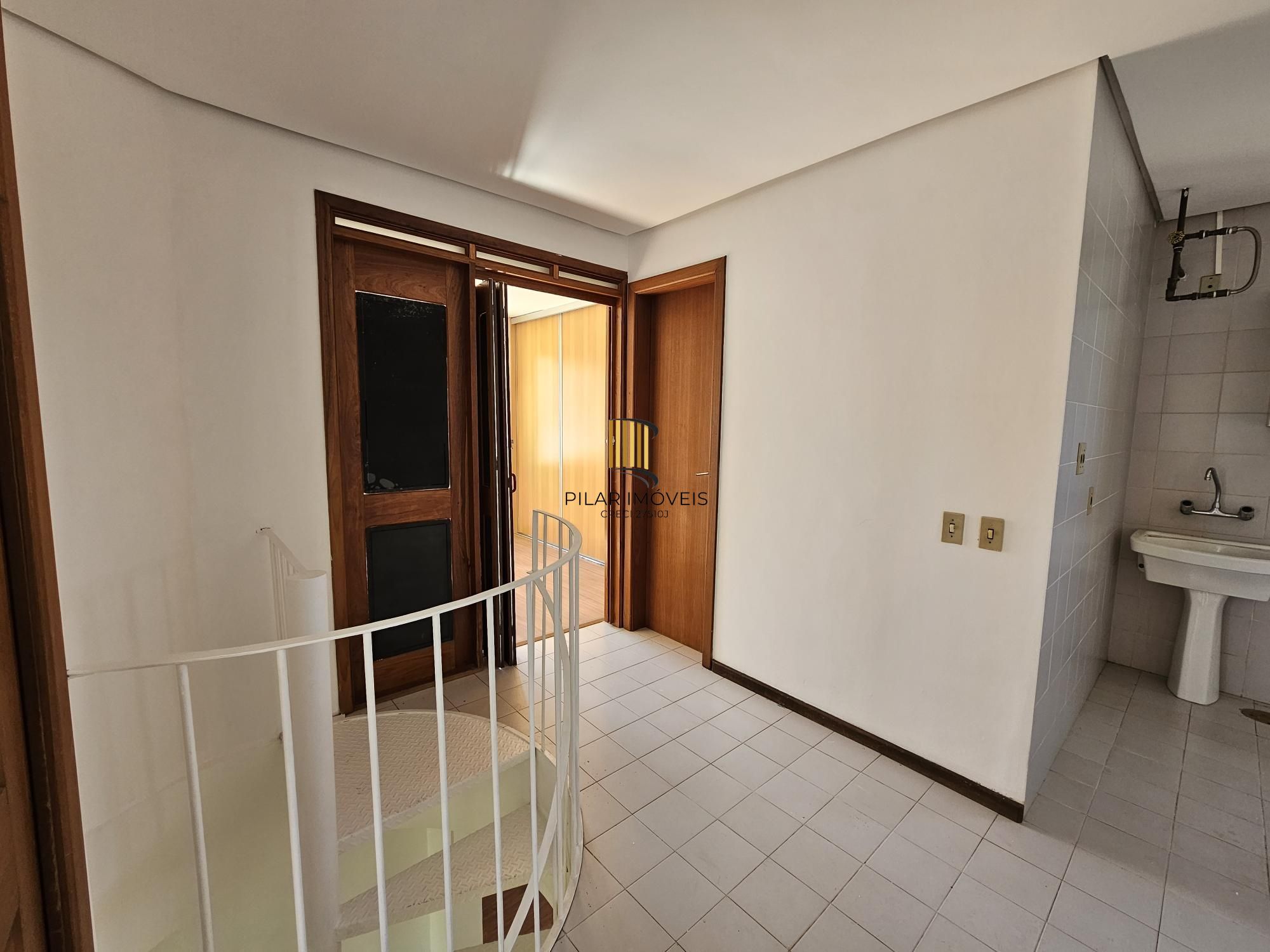 Cobertura 3 dormitórios com vaga no Petrópolis