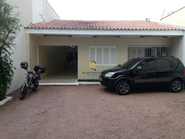 Casa para Venda - 435.6m², 2 dormitórios, 3 vagas - Cristo Redentor