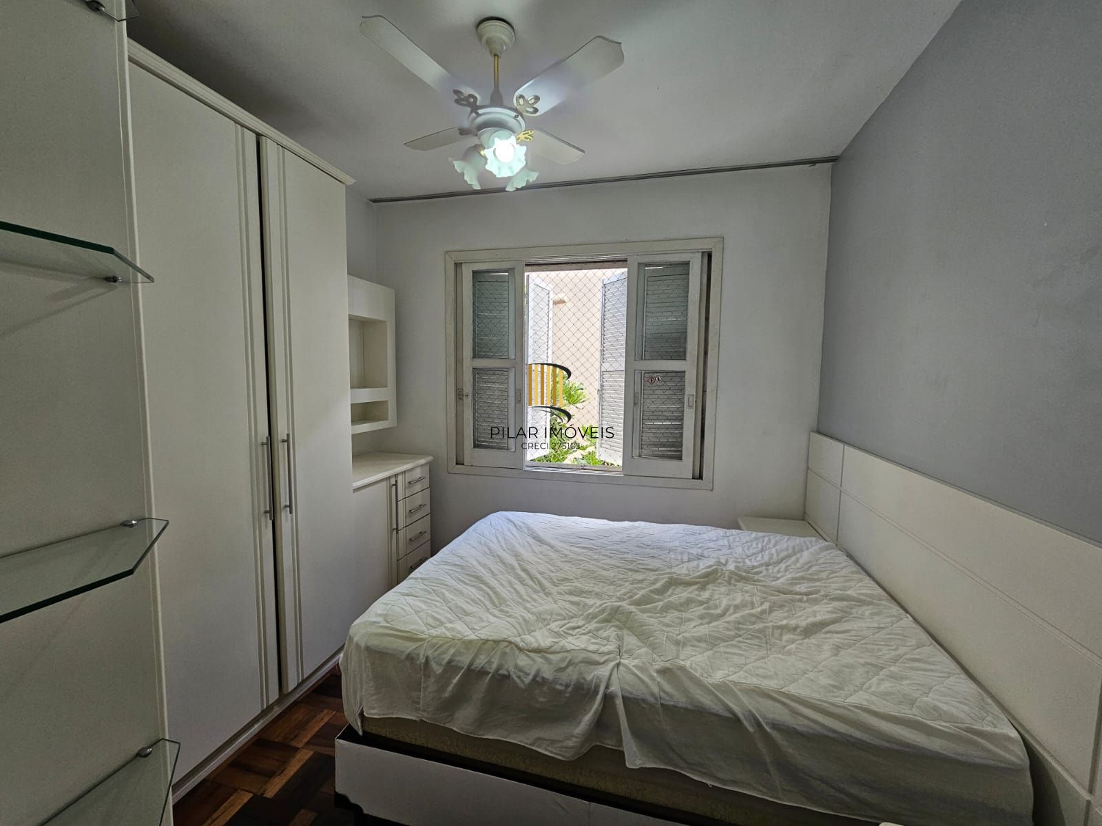 Apartamento 2 dormitórios com sacada a poucos metros da Redenção