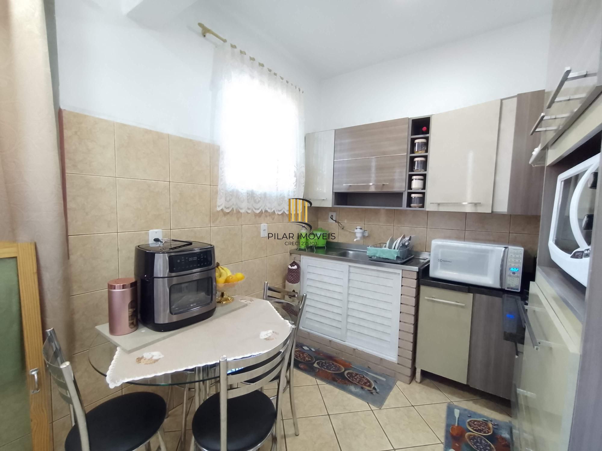 Apartamento 2 dormitórios reformado no Passo D'Areia