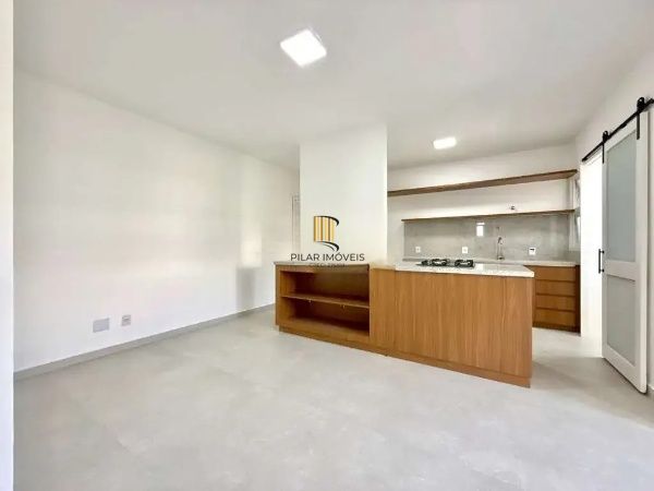 Apartamento 2 dormitórios, sacada com churrasqueira no Cristo Redentor