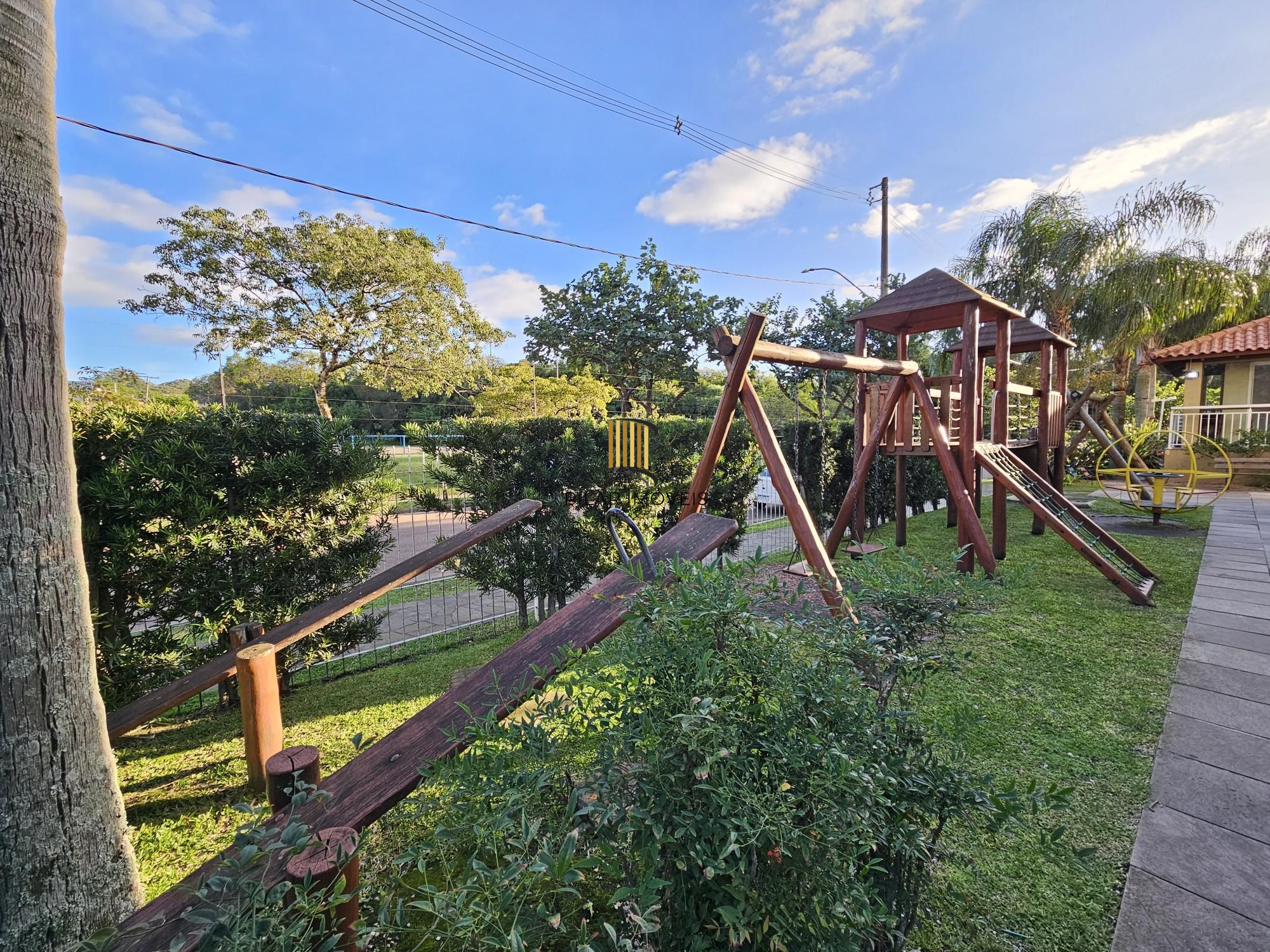 Apartamento 2 dormitórios com vaga coberta