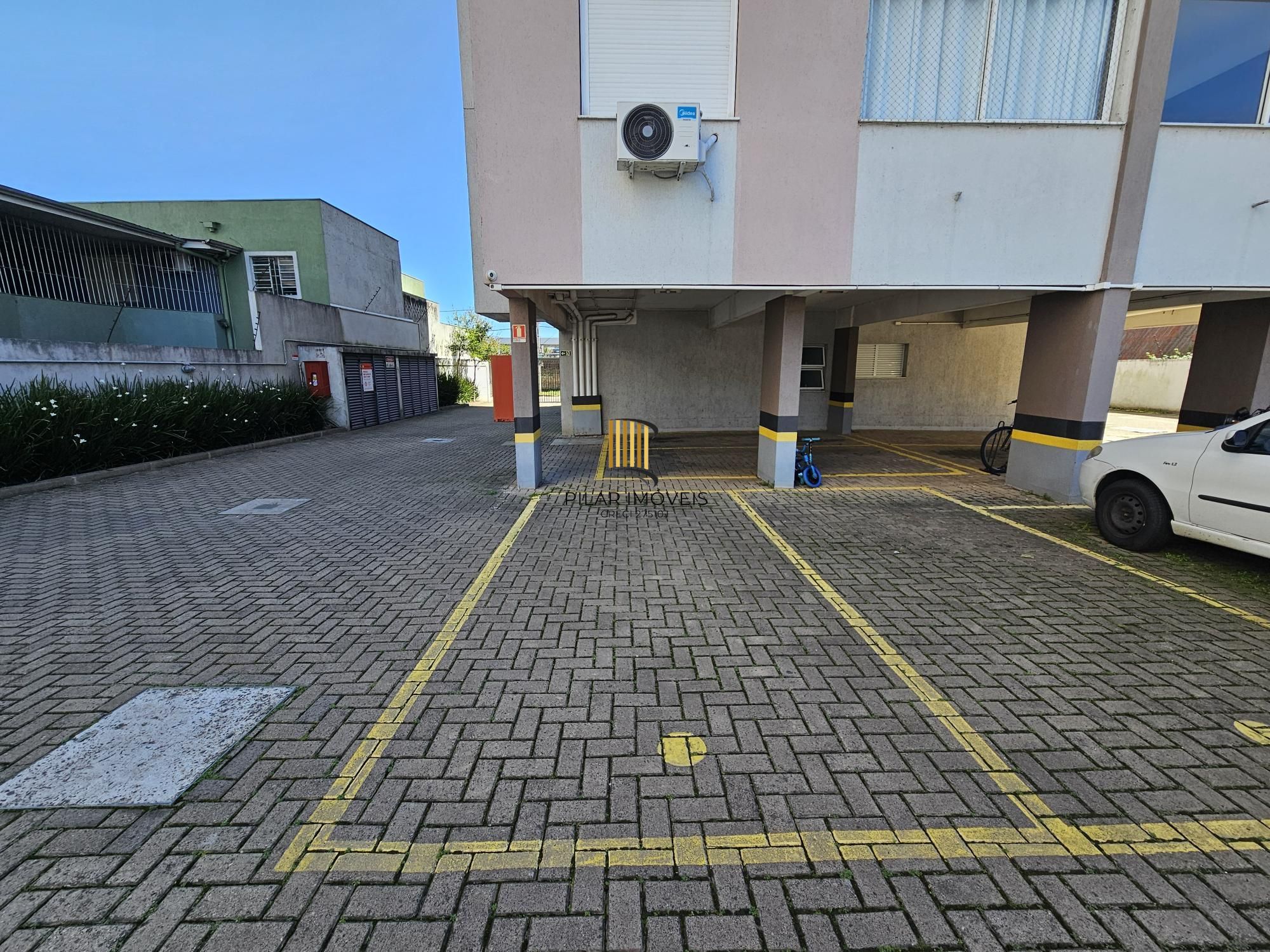 Apartamento 2 dormitórios com vaga e elevador perto da PUC