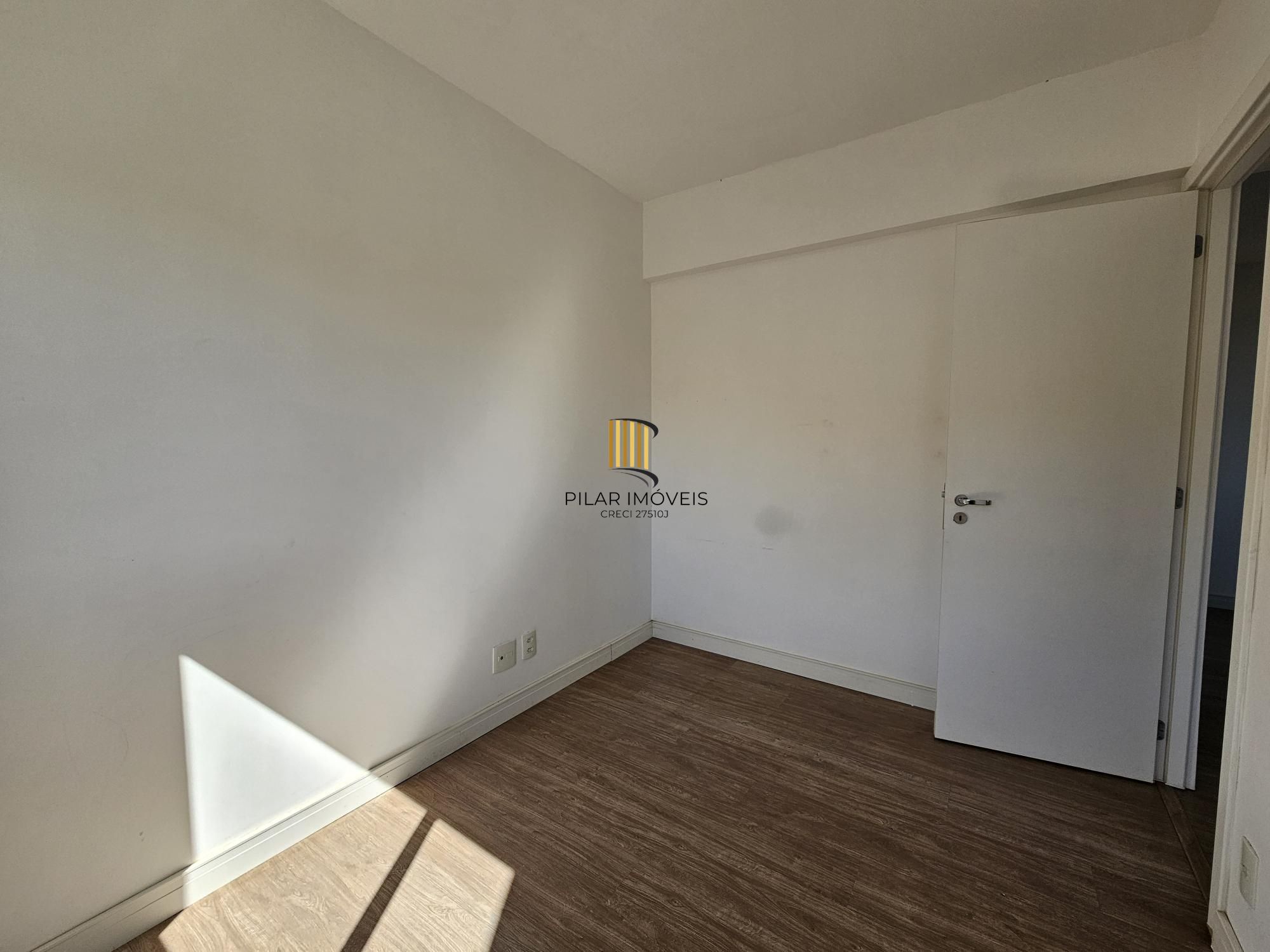 Apartamento 2 dormitórios com vaga e elevador perto da PUC