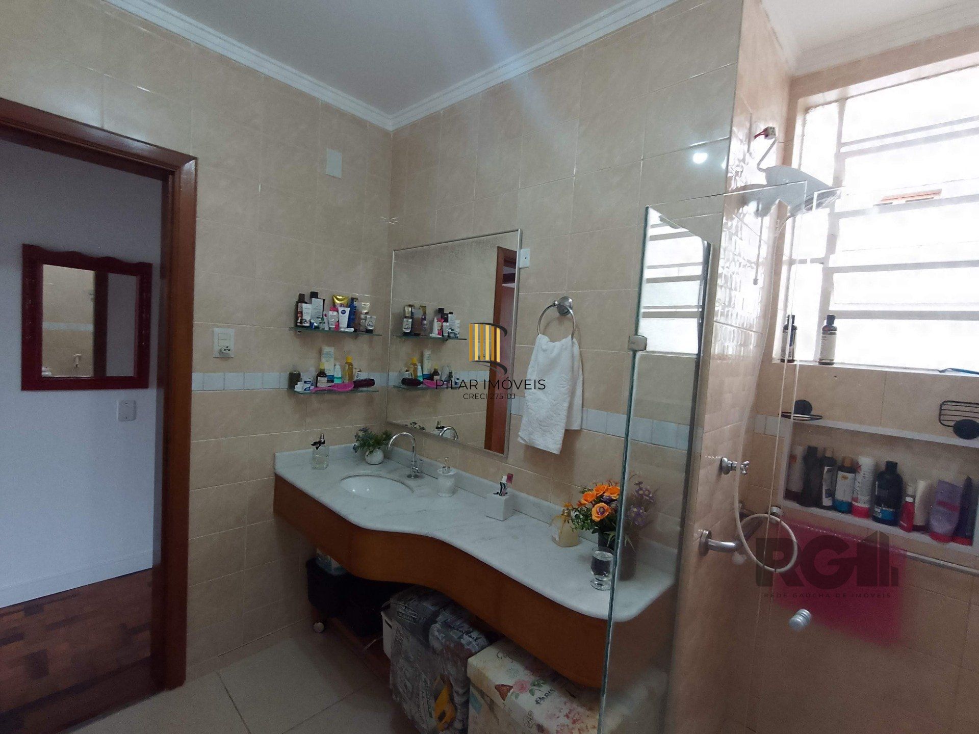 Apartamento 2 dormitórios com vaga e sacada no Menino Deus