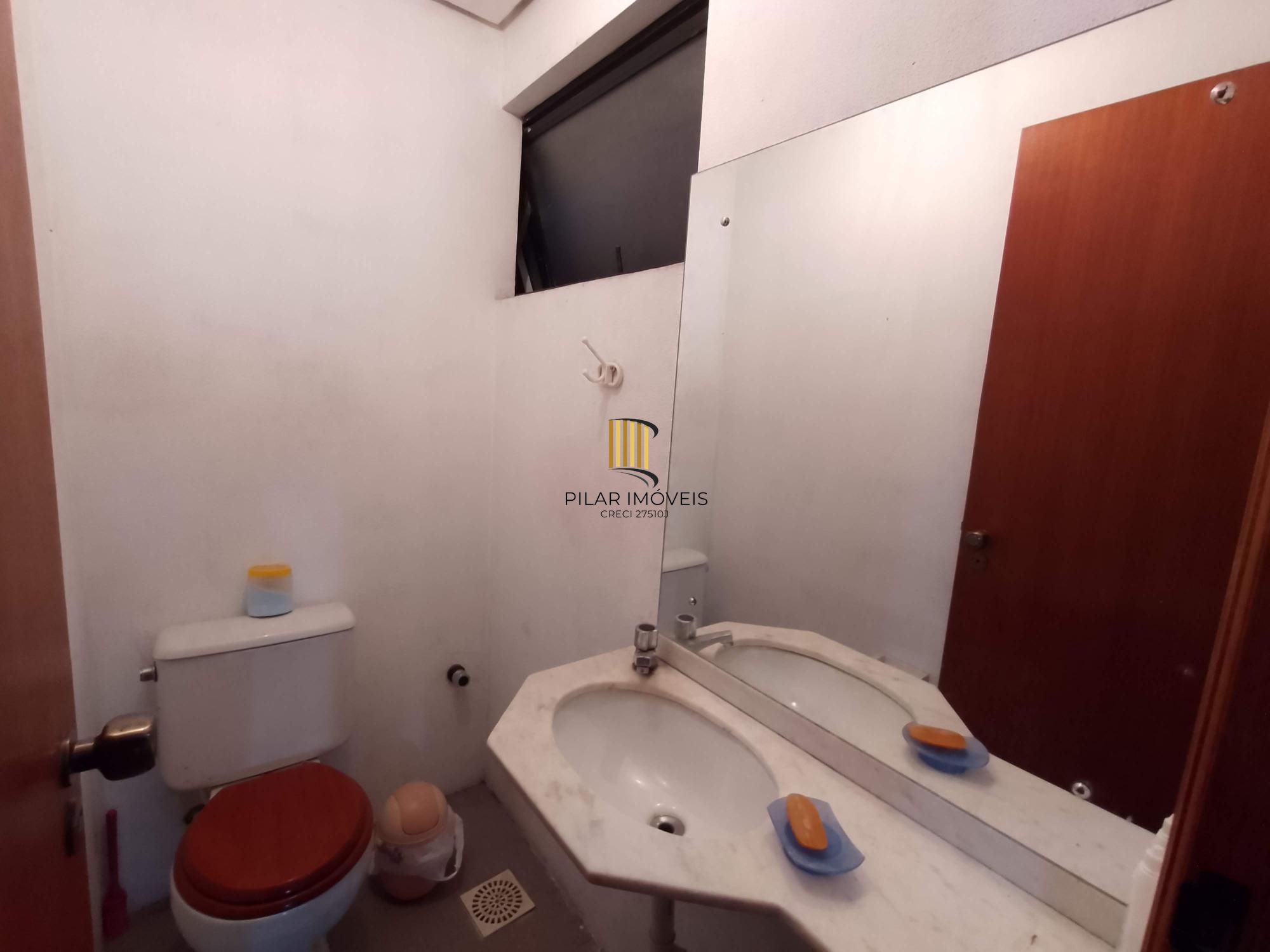 Sala comercial com elevador e vaga no Petrópolis