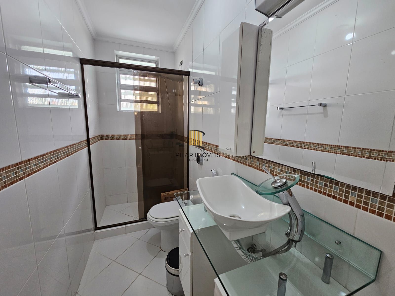 Apartamento 2 dormitórios com sacada a poucos metros da Redenção