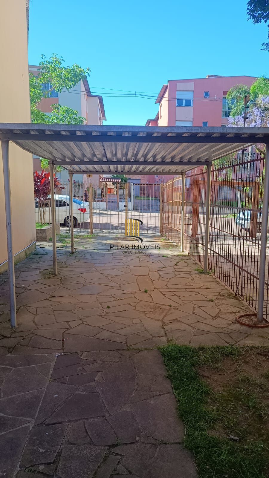 Apartamento semi mobiliado com 1 dormitório com vaga perto da PUC