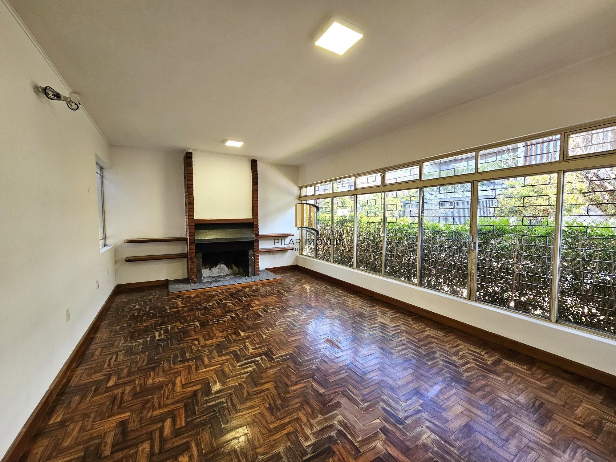 CASA EXCLUSIVA NO BAIRRO TRÊS FIGUEIRAS