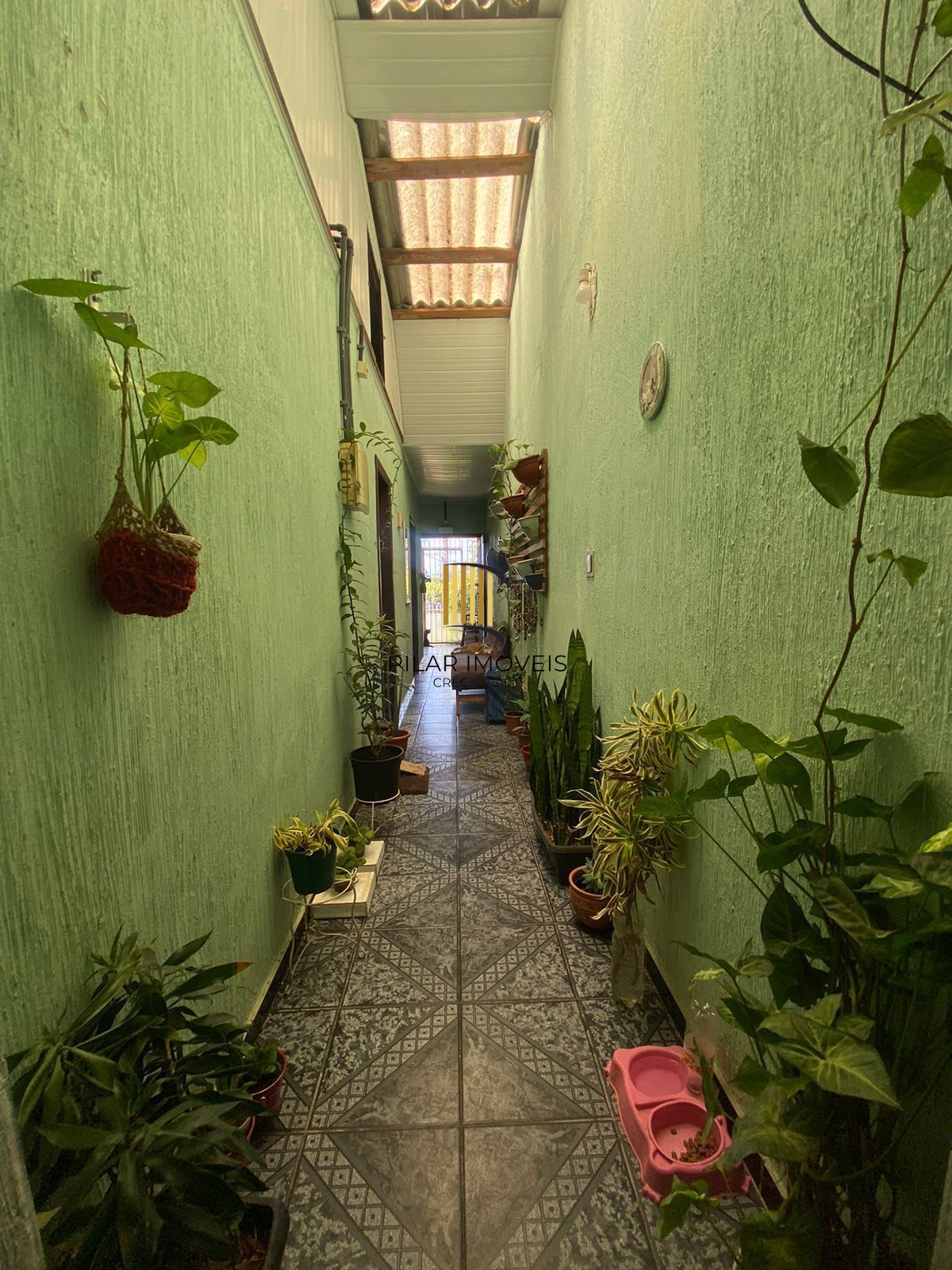 Casa 3 dormitórios com amplo terreno