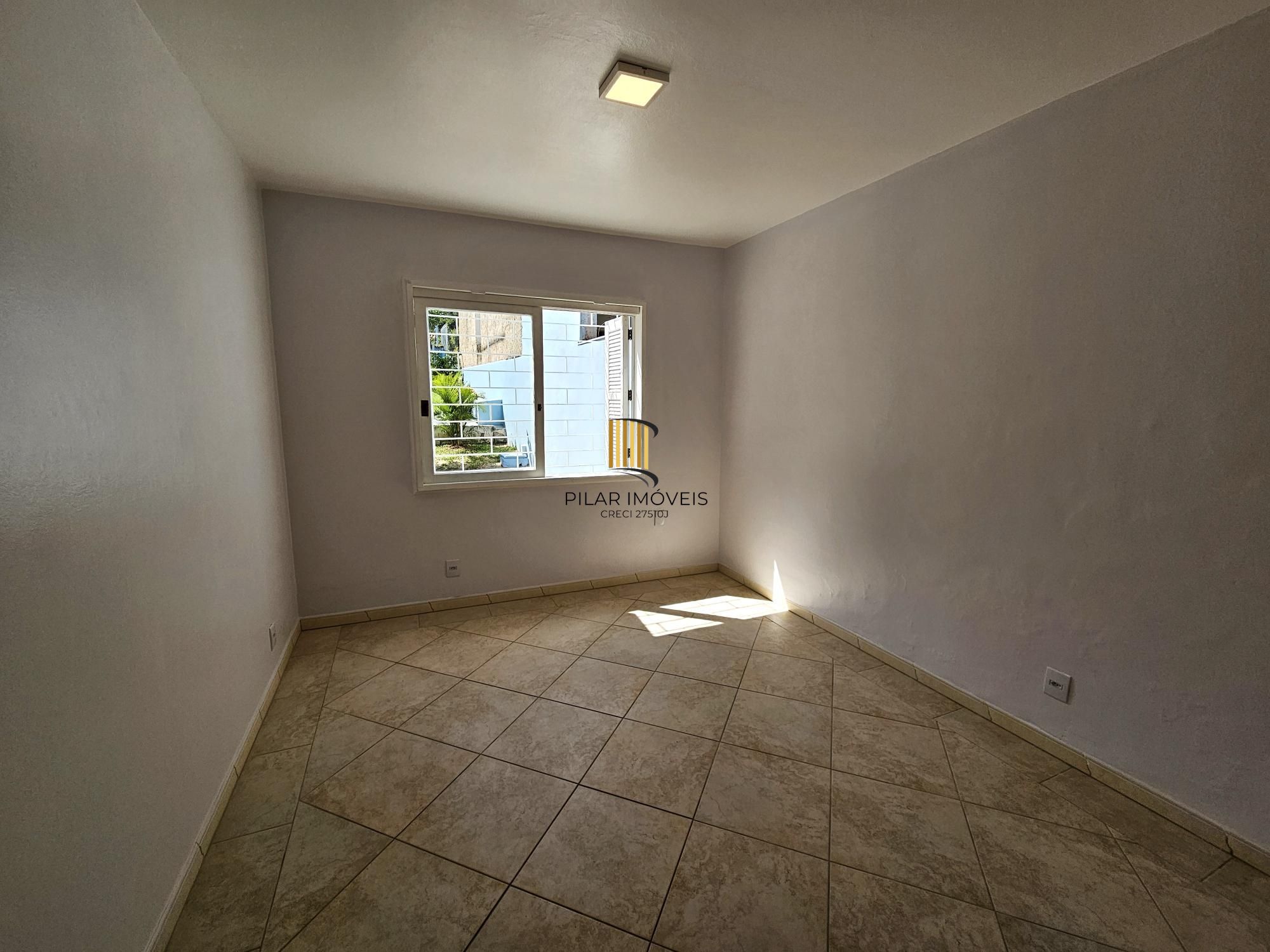 TERRENO COM MAIS DE 790M2 | CASA IMPECÁVEL DE 2 DORMITÓRIOS