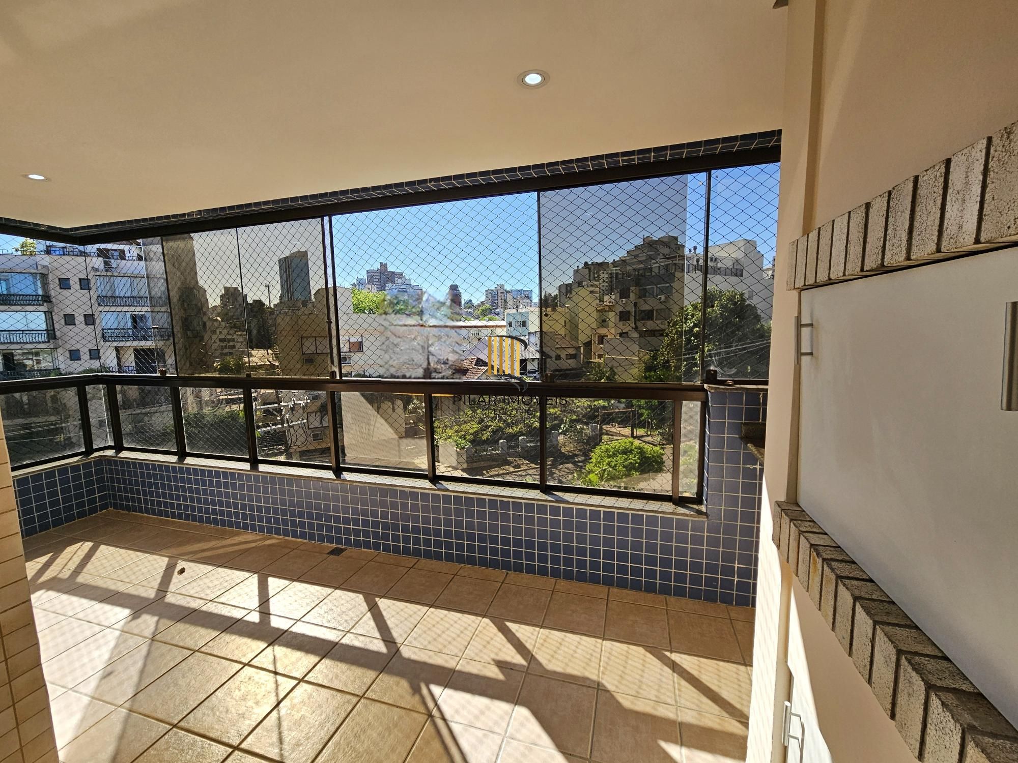 Apartamento 02 Dormitórios e 02 vagas no bairro Higienópolis
