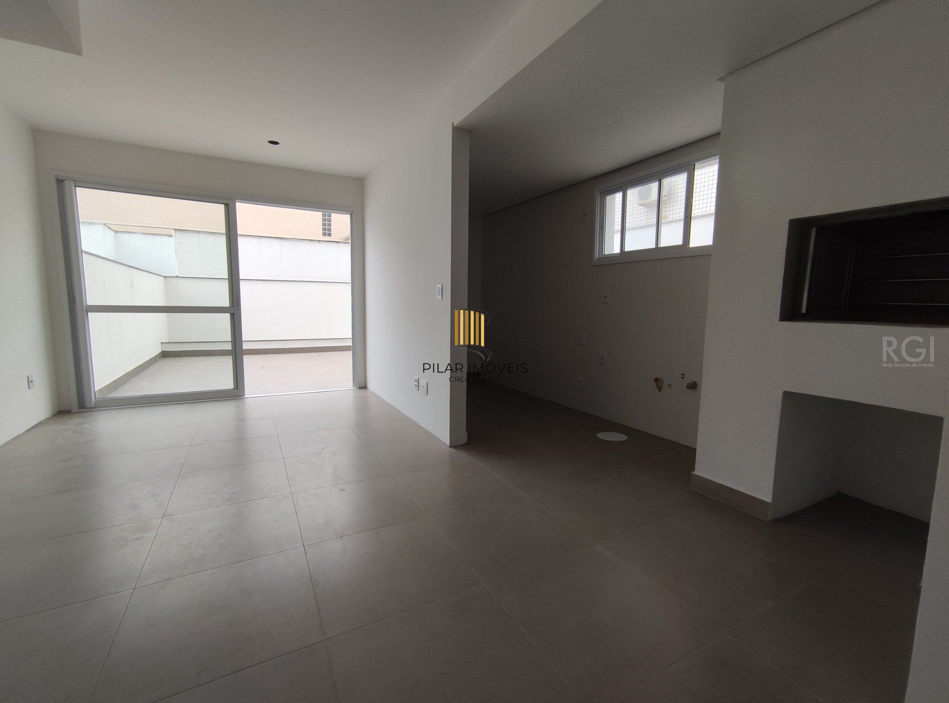 Duplex para Venda - 179.08m², 2 dormitórios, sendo 2 suites, 2 vagas - Petrópolis