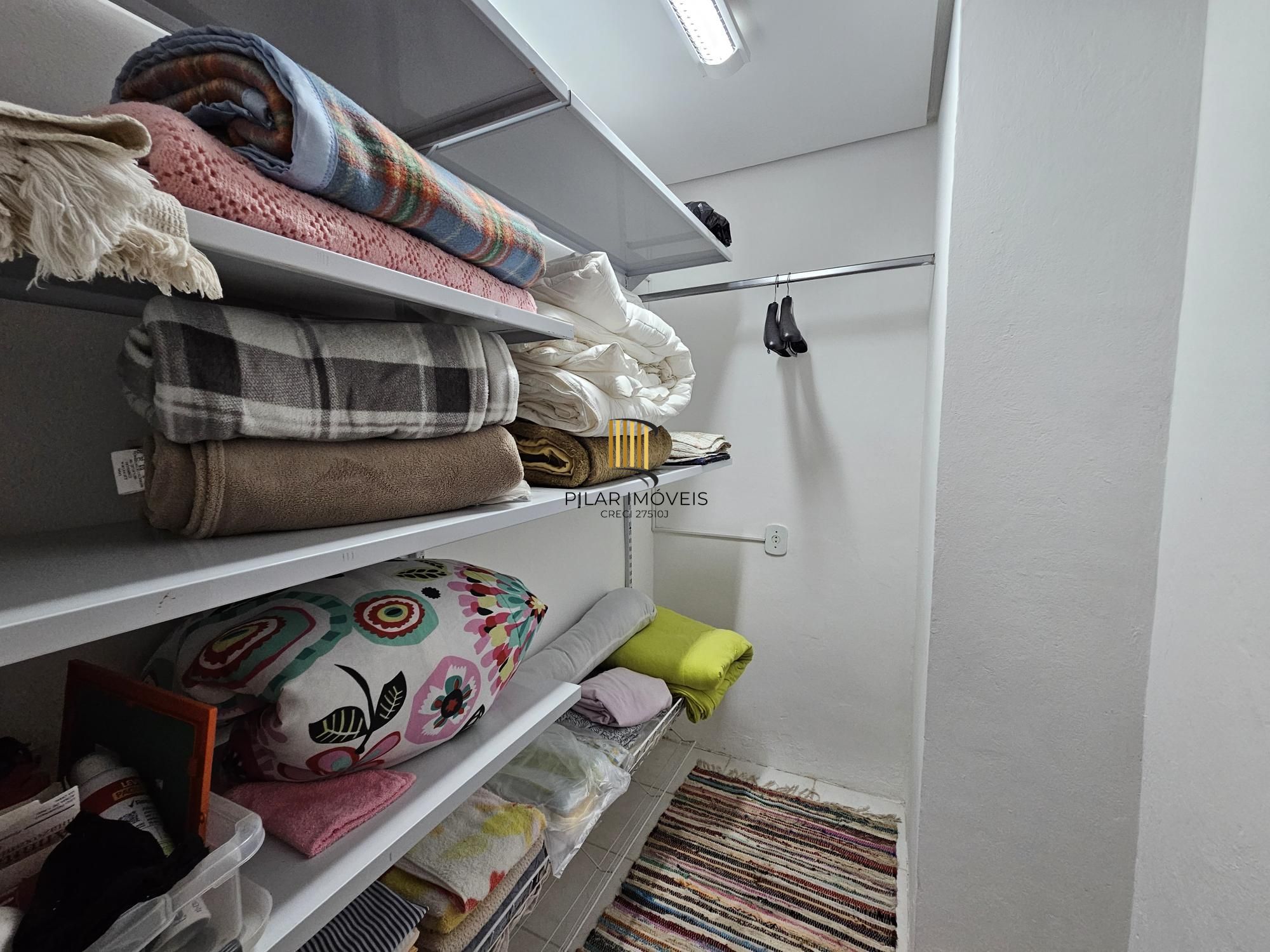 LINDA CASA NO BAIRRO GUARUJÁ - TERRENO COM 22 METROS DE FRENTE