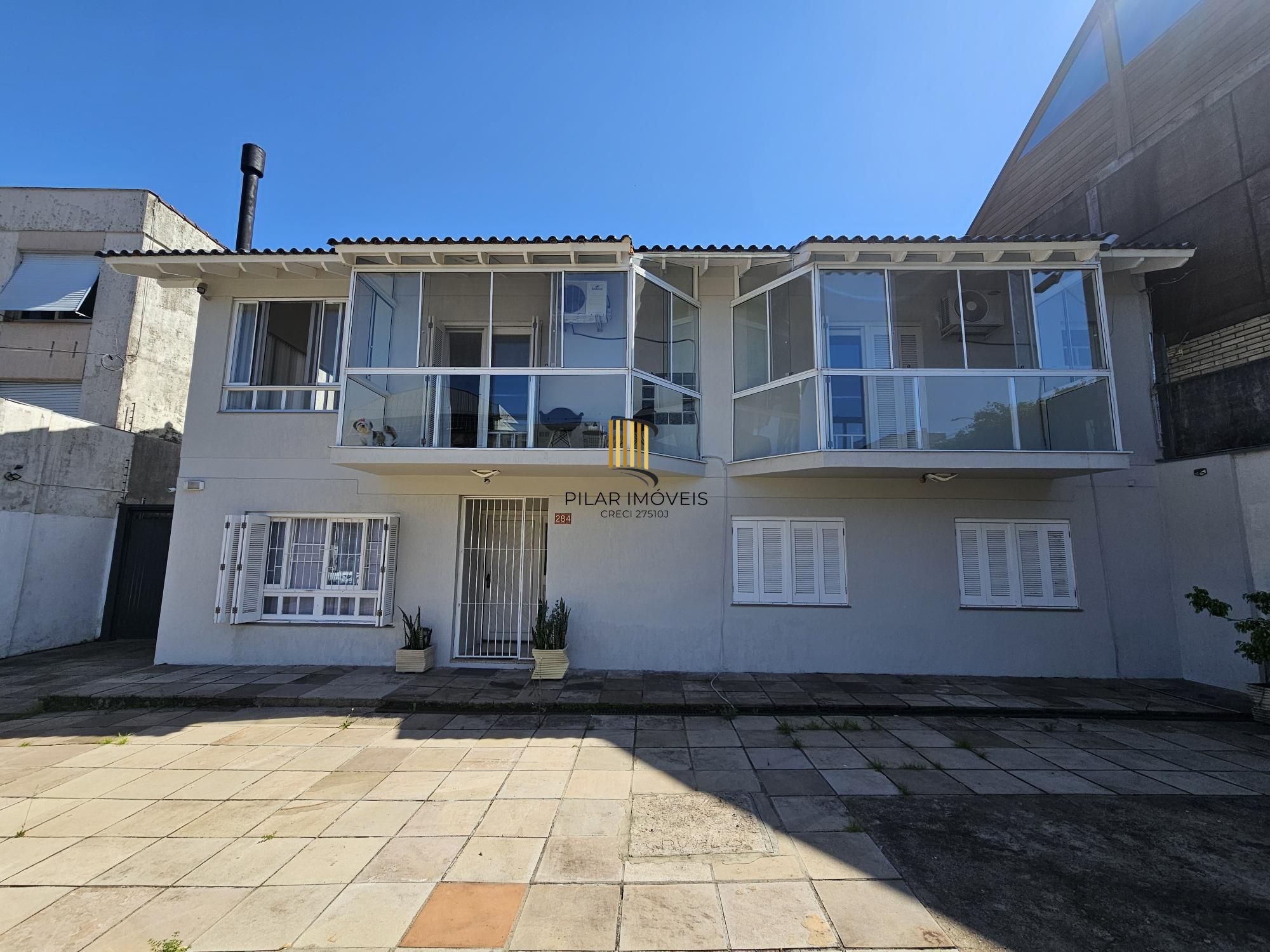 SOBRADO COM 3 SUÍTES + DORMITÓRIOS NO TÉRRREO | PISCINA | E MUITO MAIS