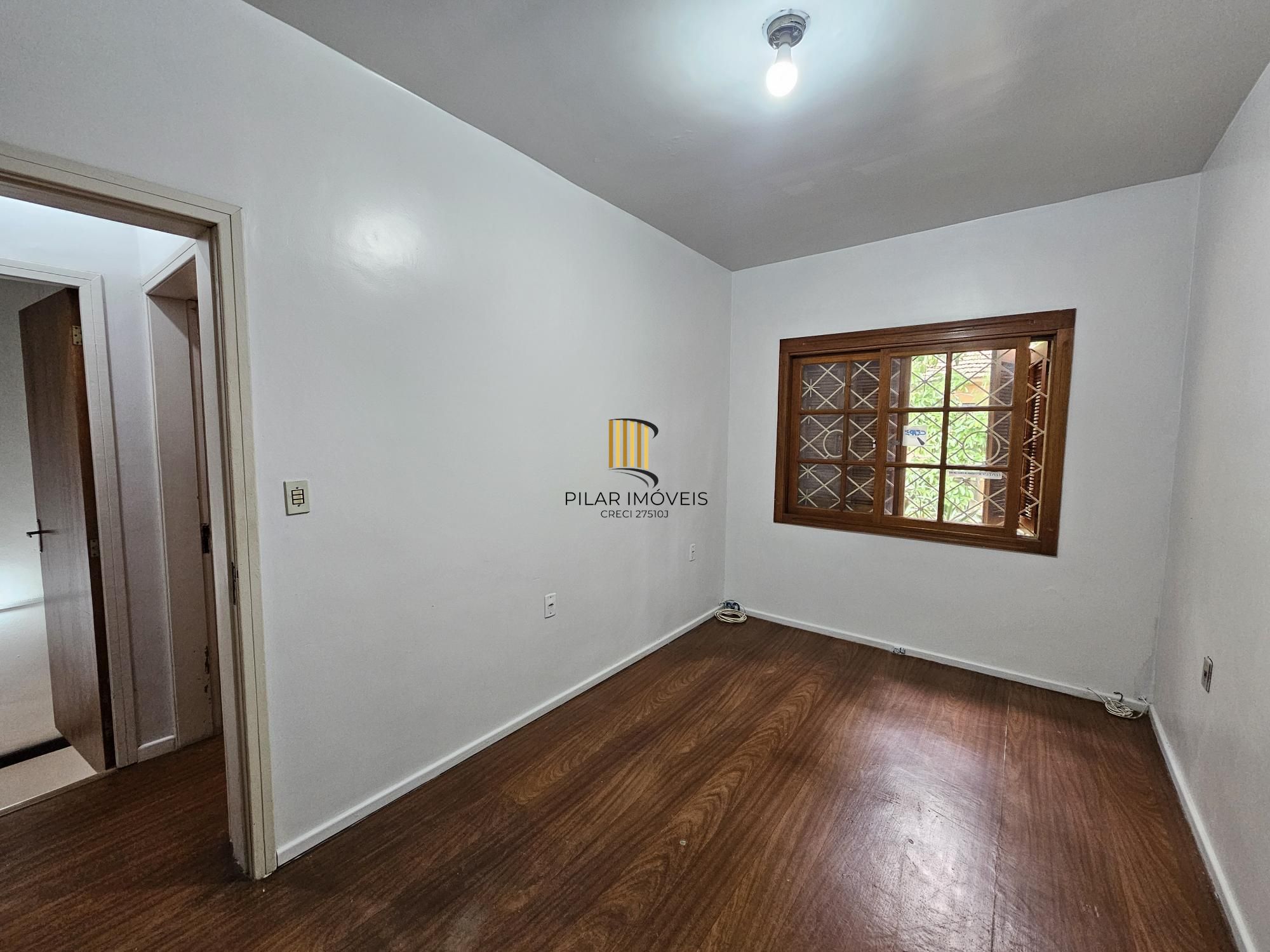 CASA COM 04 DORMITÓRIOS EM TERRENO DE QUASE 500M2