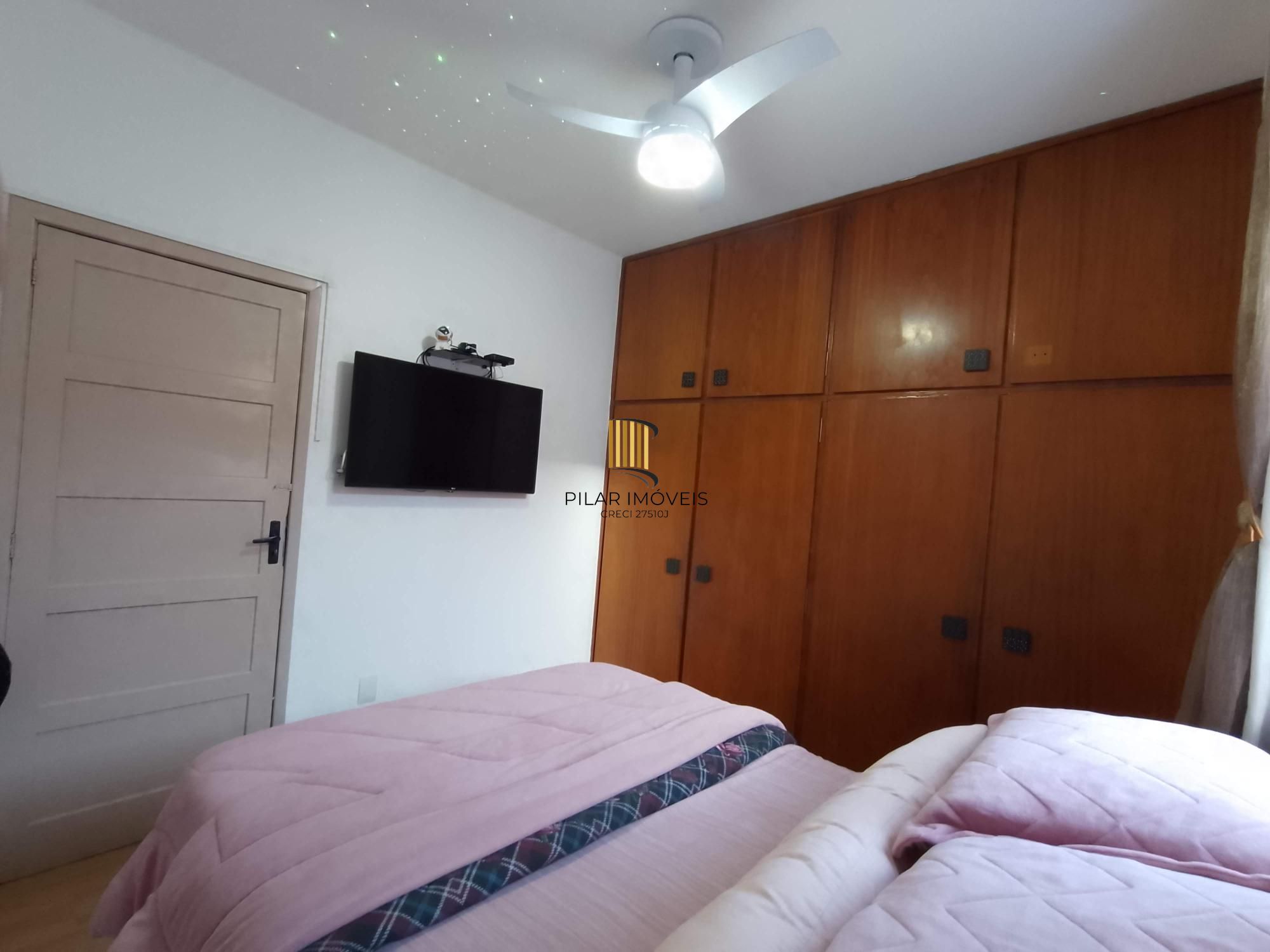 Apartamento 2 dormitórios reformado no Passo D'Areia