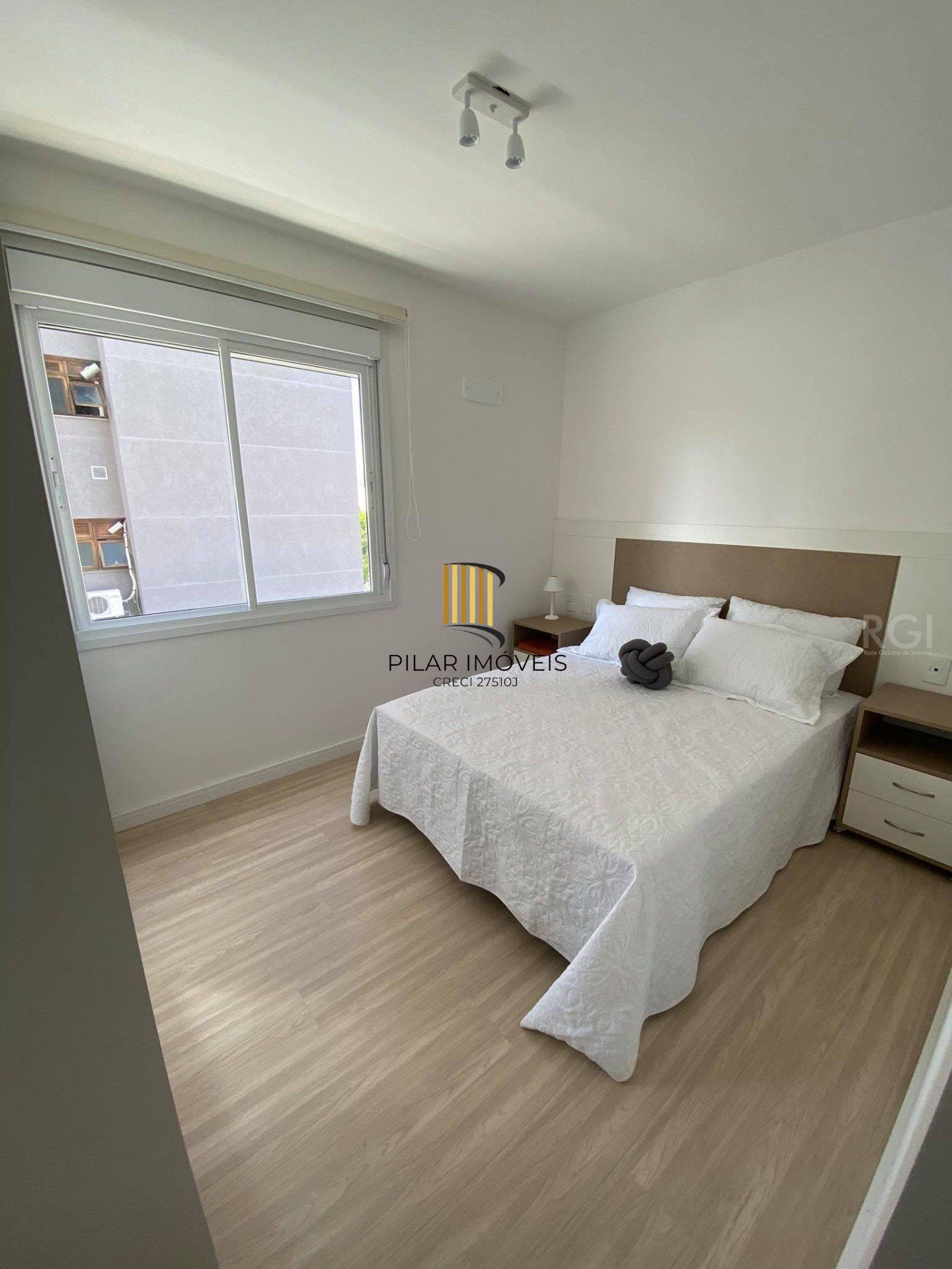 Apartamento para Venda - 66.41m², 2 dormitórios, sendo 1 suites, 1 vaga - Petrópolis