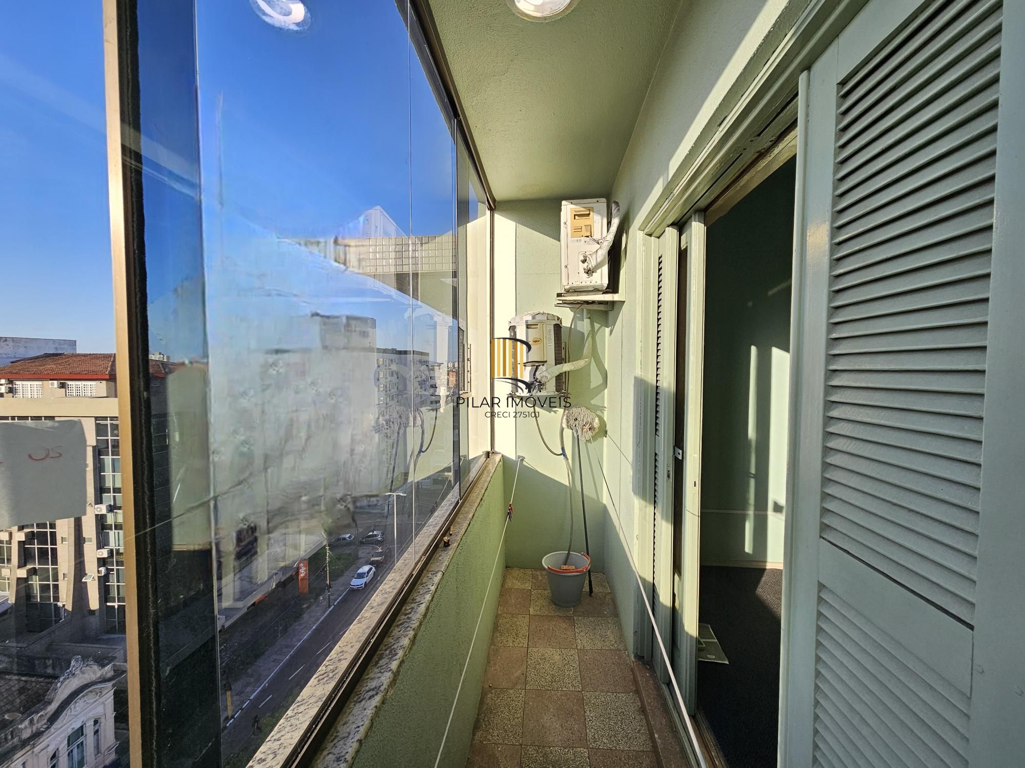 Apartamento 3 dormitórios de frente com vista e elevador no Moinhos de Vento