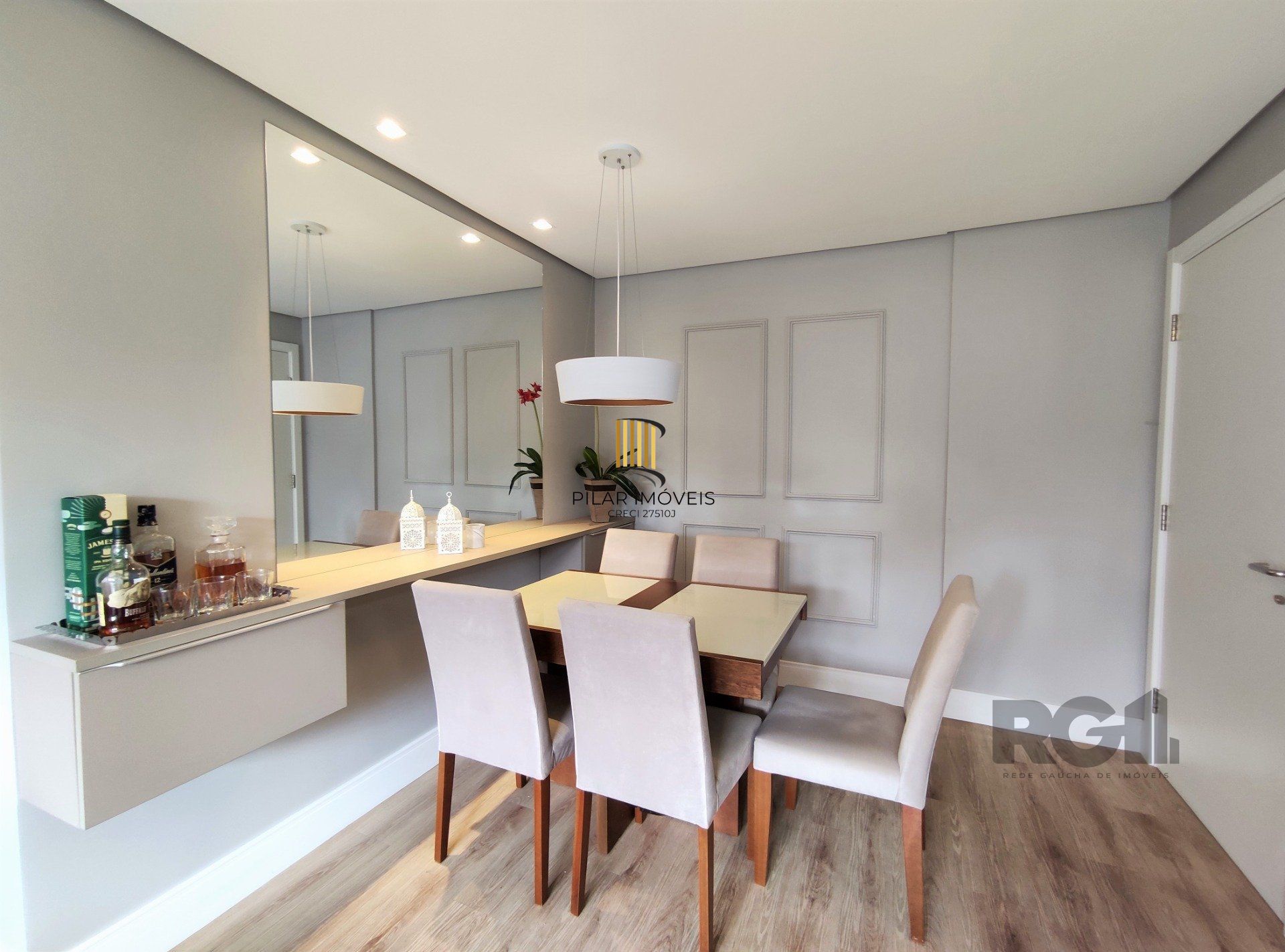 Apartamento 2 dormitórios no bairro Glória