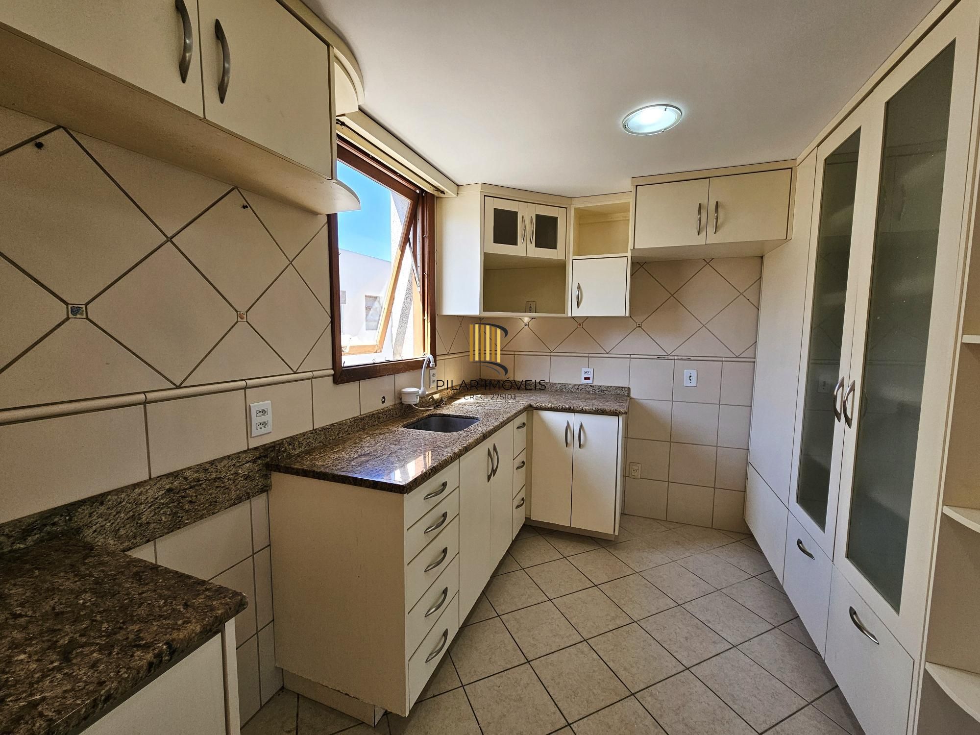 Cobertura 3 dormitórios com vaga no Petrópolis