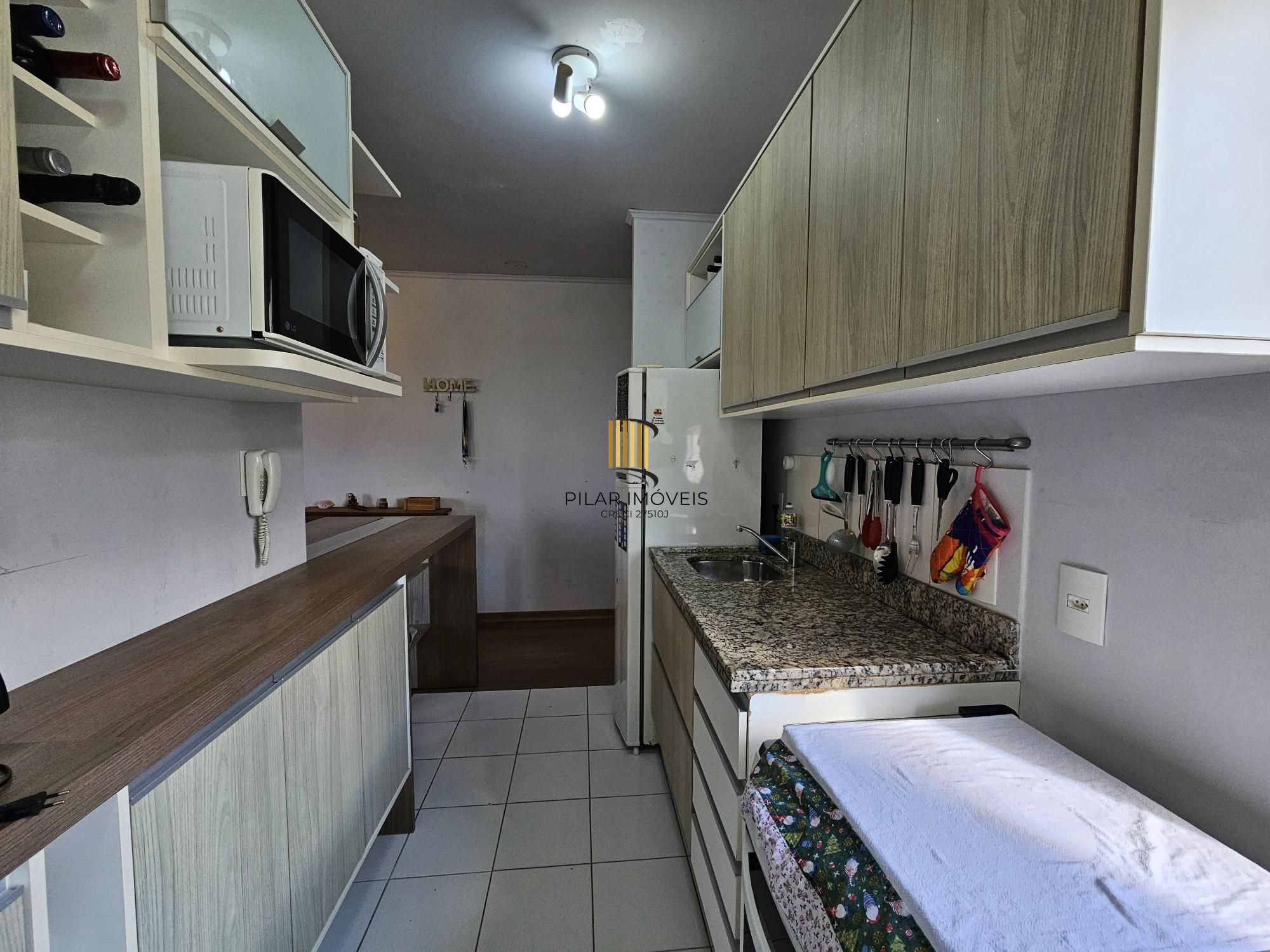 Apartamento 2 dormitórios mobiliado com vaga e elevador no Alto Petrópolis