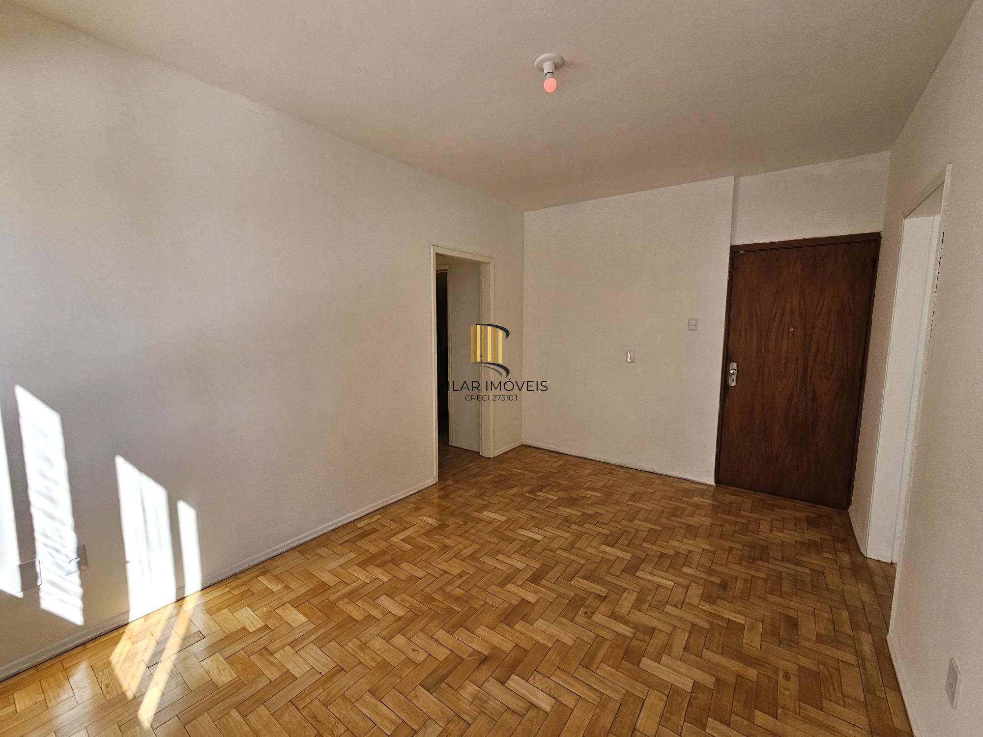 Apartamento 2 dormitórios com elevador na Cristóvão