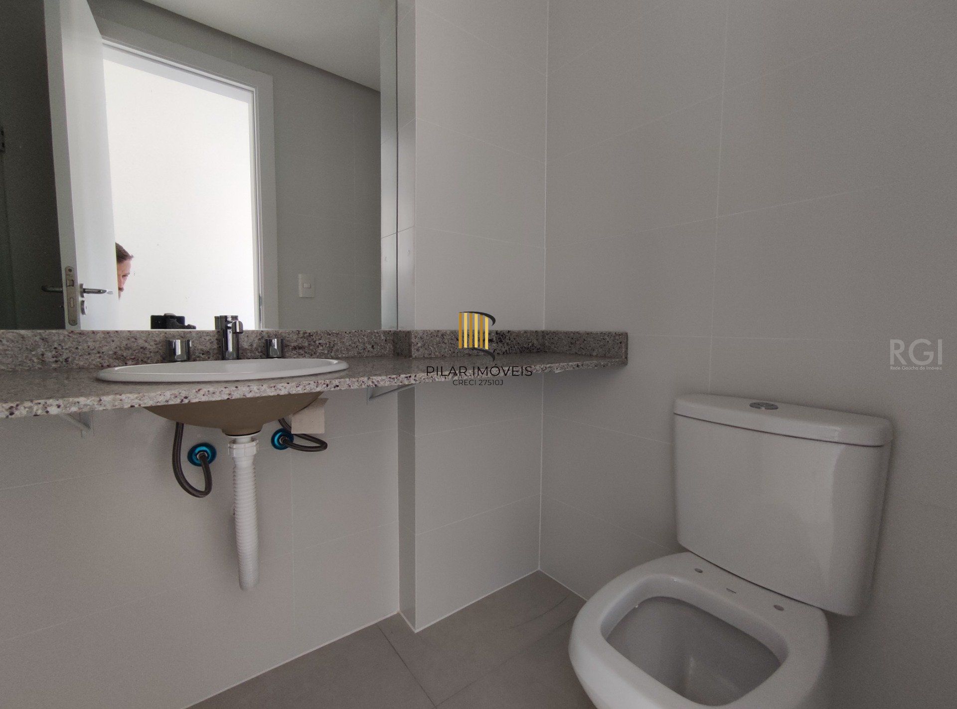 Apartamento para Venda - 68.11m², 3 dormitórios, sendo 1 suites, 2 vagas - Santo Antonio