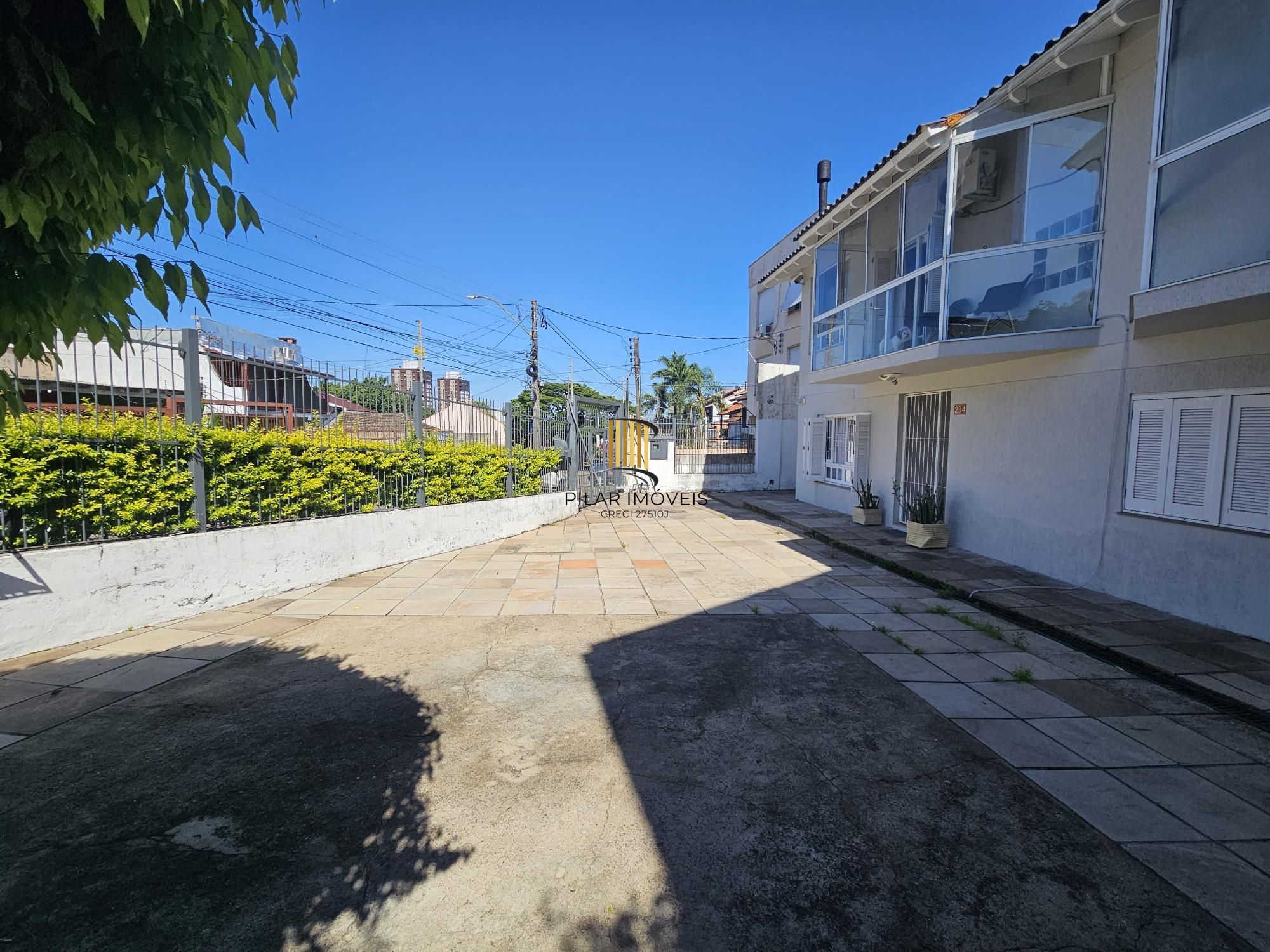 SOBRADO COM 3 SUÍTES + DORMITÓRIOS NO TÉRRREO | PISCINA | E MUITO MAIS