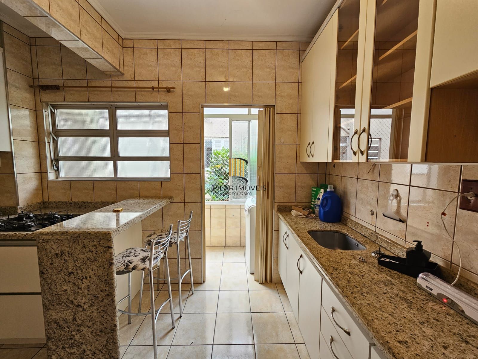 Apartamento 2 dormitórios com sacada a poucos metros da Redenção