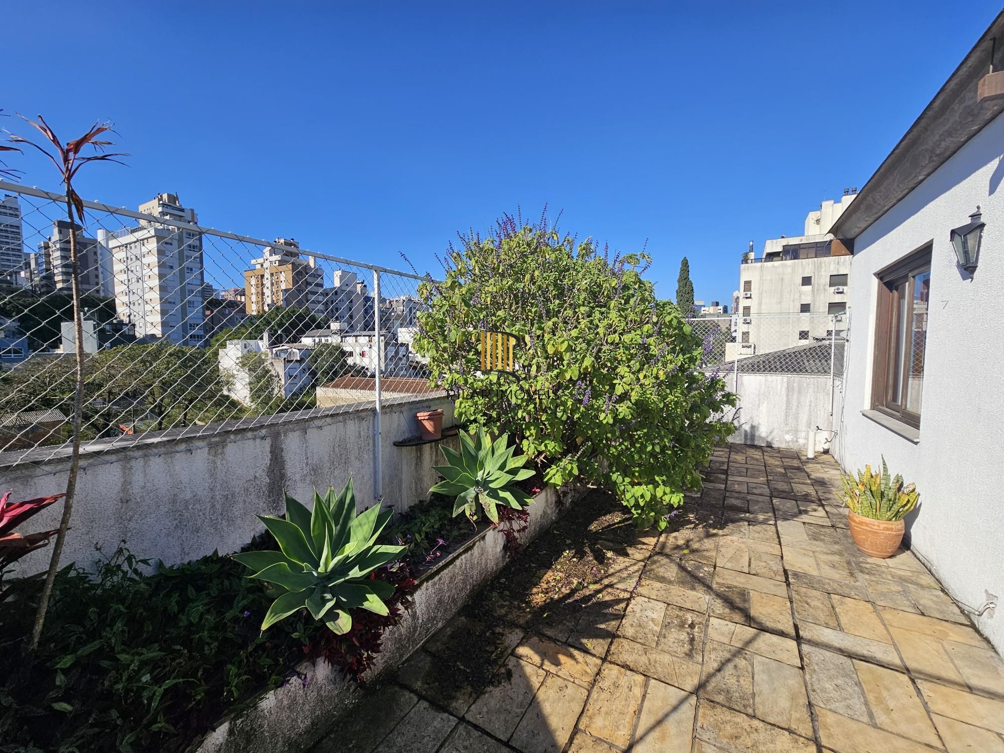 Cobertura 3 dormitórios com vaga no Petrópolis