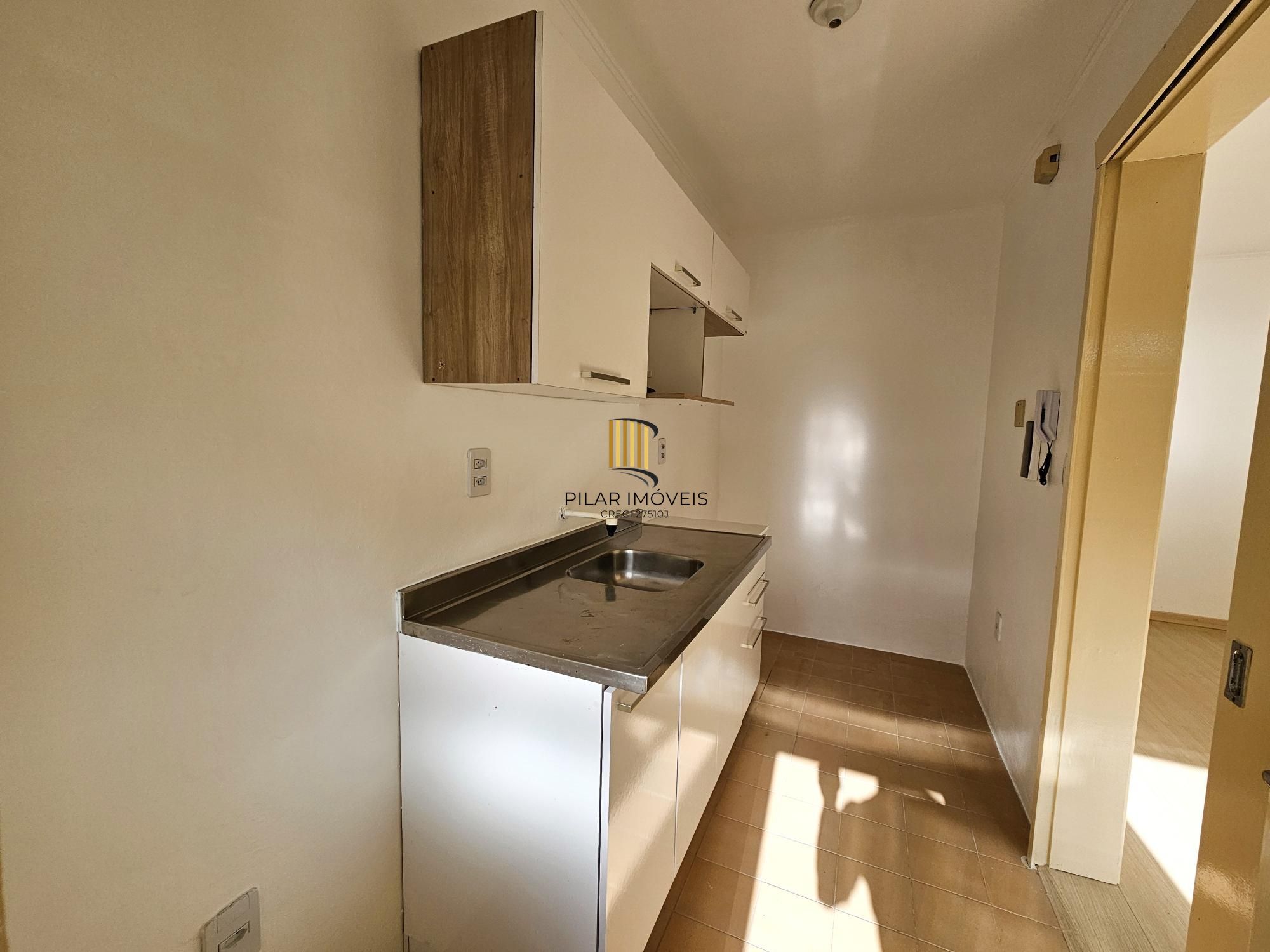 APARTAMENTO ENSOLARADO A POUCOS METROS DO PARQUE MARINHA E DO BEIRA RIO