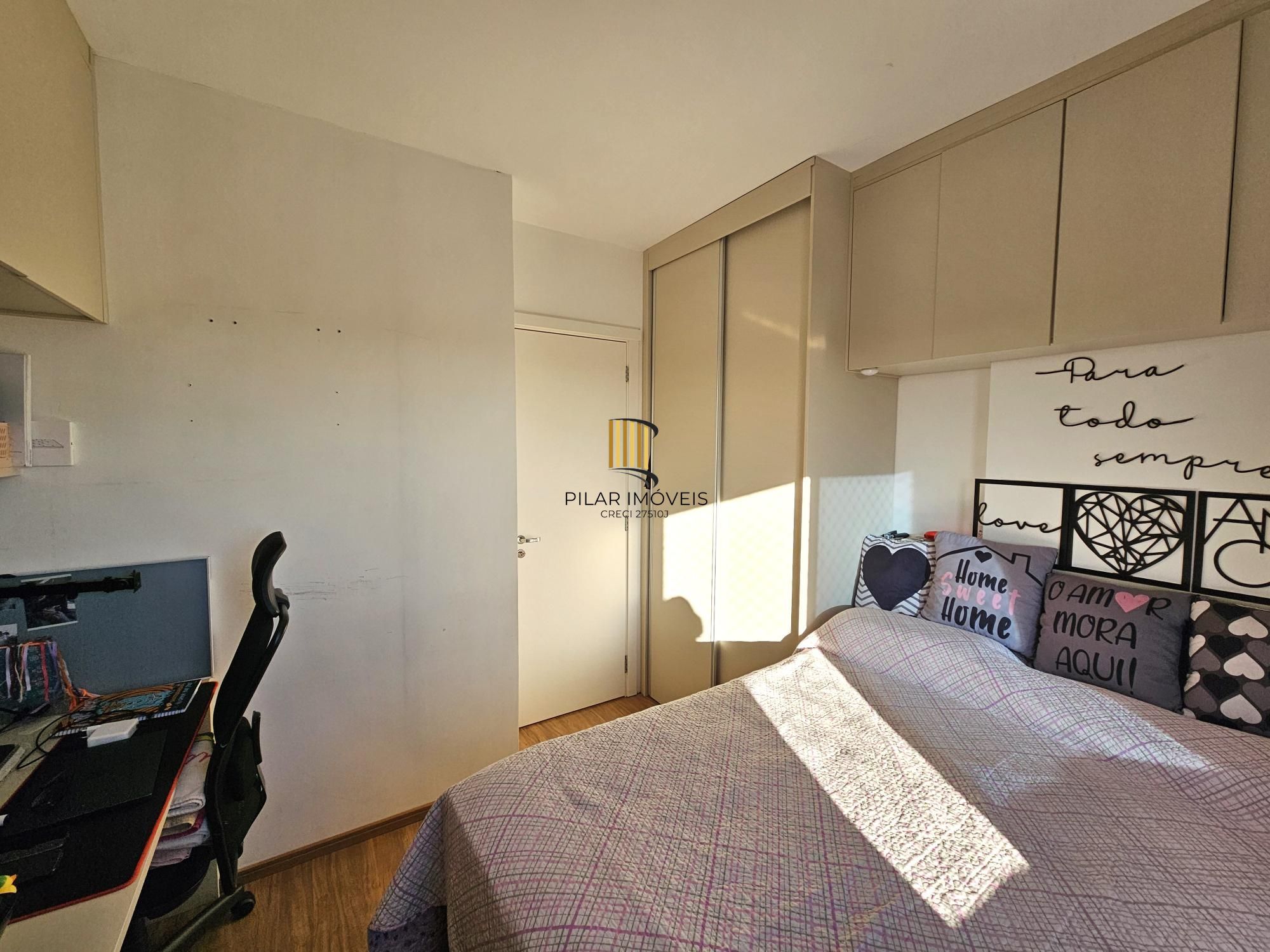 Apartamento 2 dormitórios com vaga e elevador perto da PUC