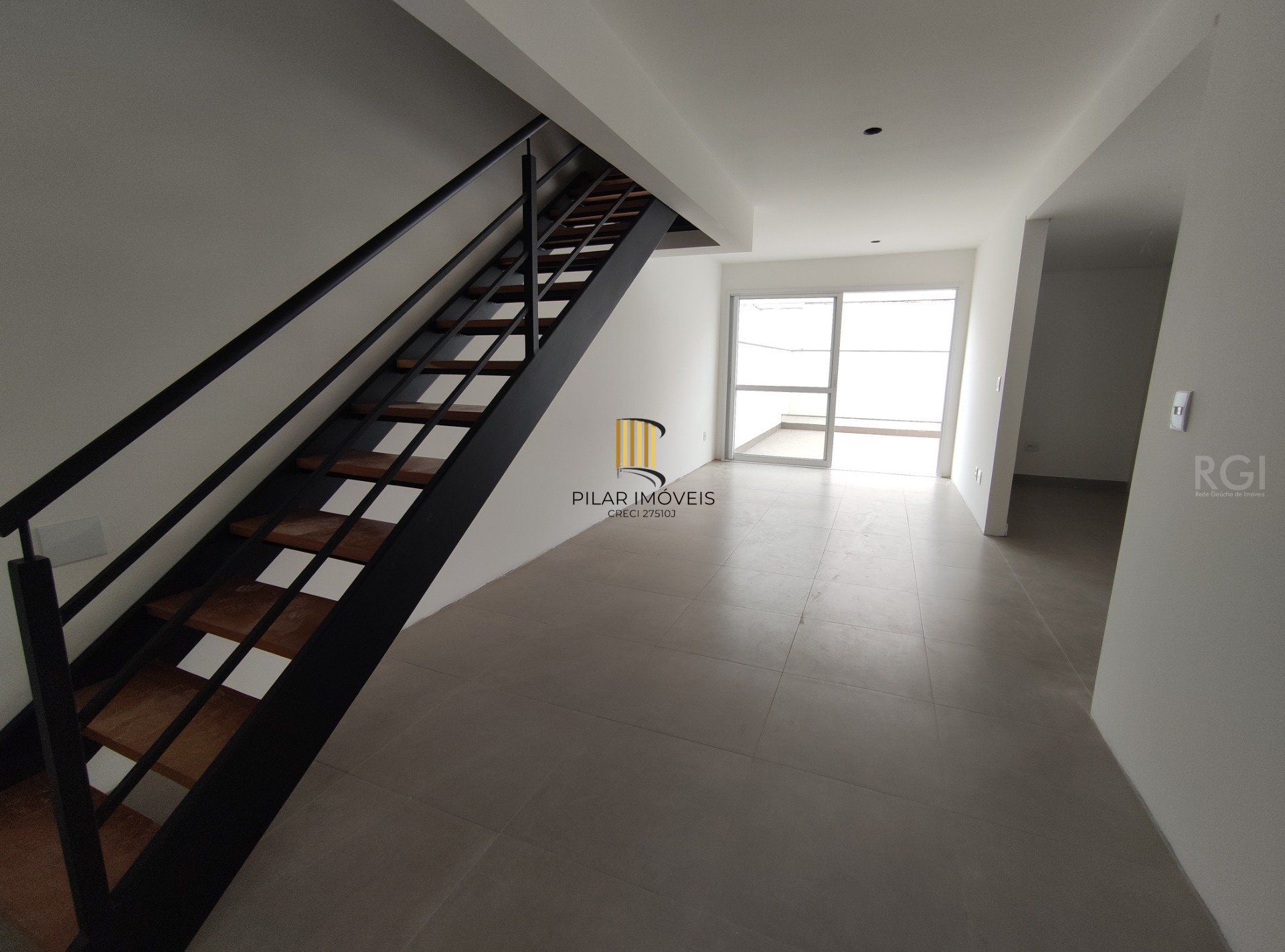 Duplex para Venda - 179.08m², 2 dormitórios, sendo 2 suites, 2 vagas - Petrópolis - Pilar Imóveis