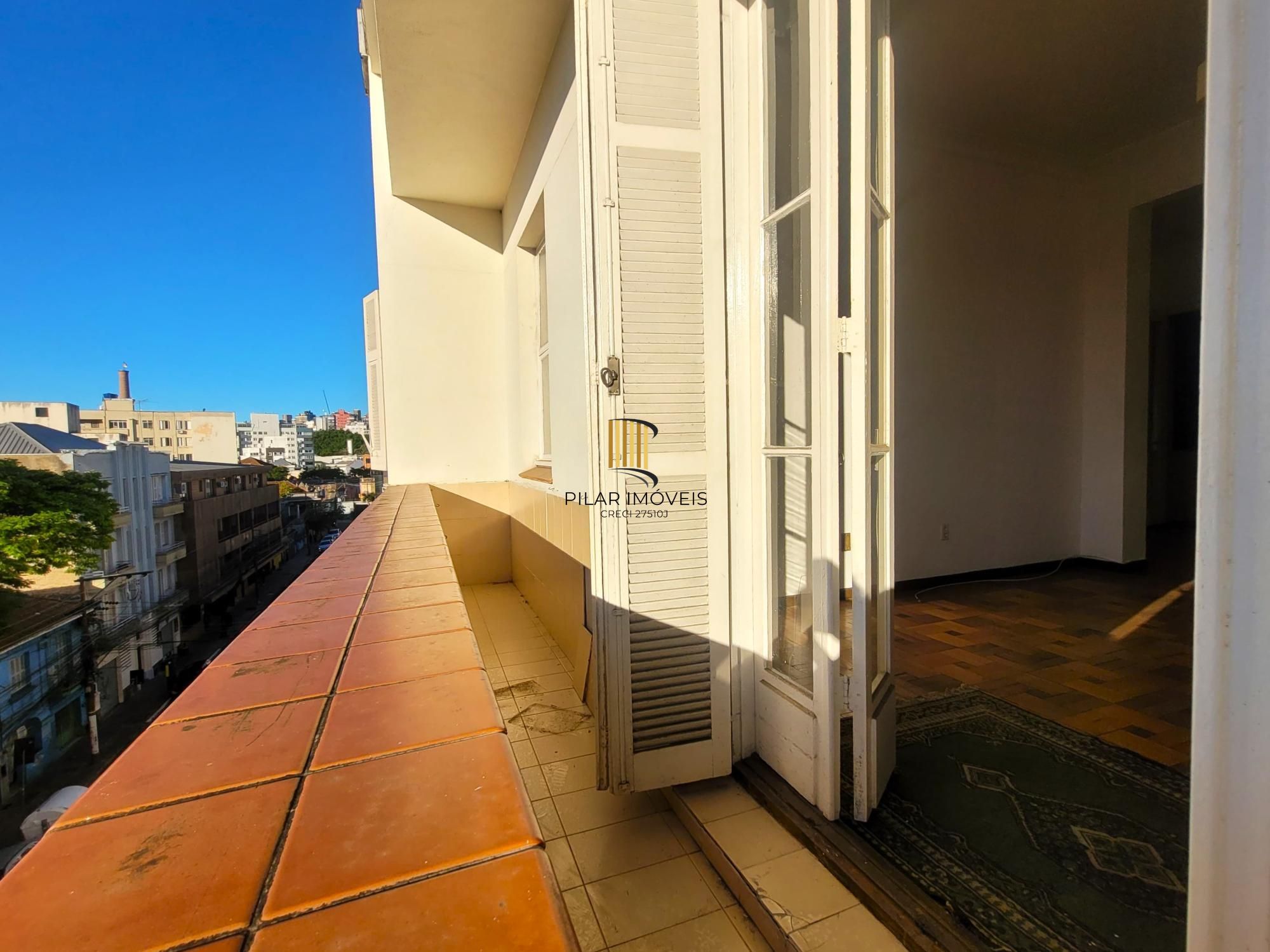Excelente apartamento 2 dormitórios com  vista espetacular e sacada  na Rua :Dr. Barros Cassal .