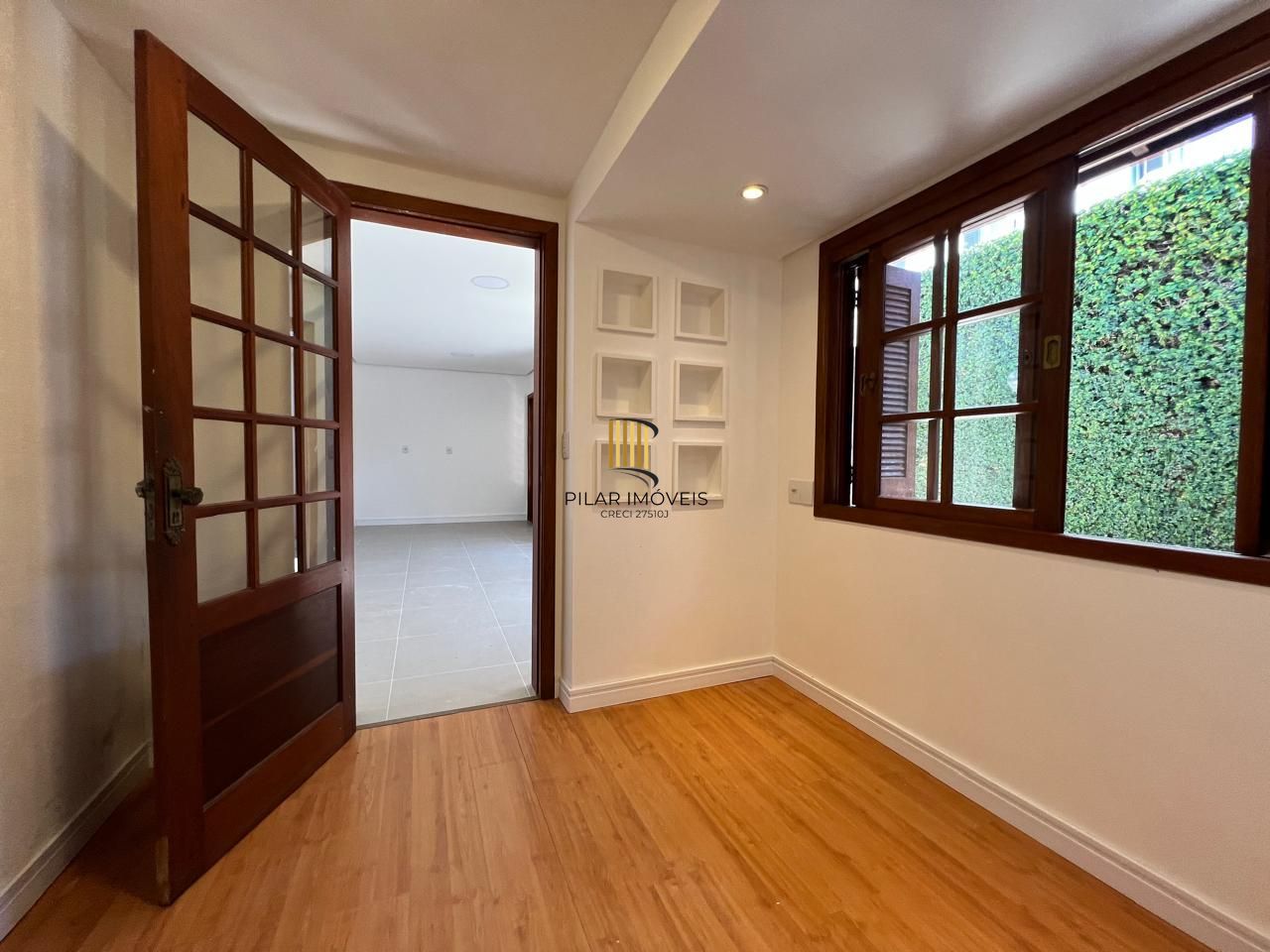 INCRÍVEL CASA COM LAREIRA E ESPAÇO GOOURMET EM CONDOMINIO NO BAIRRO IPANEMA!