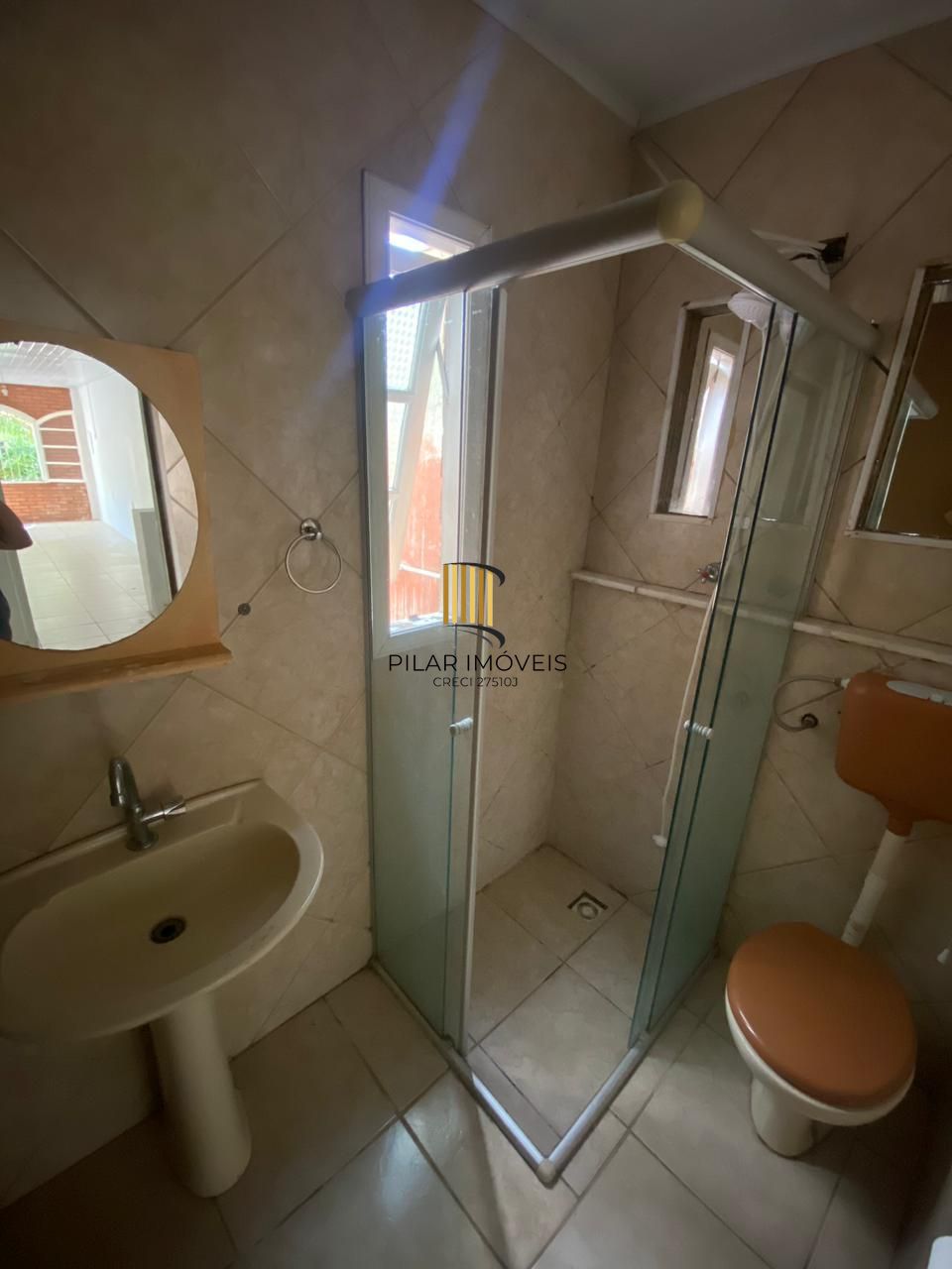 CASA AMPLA E ESPAÇOSA NO BAIRRO GLÓRIA EM PORTO ALEGRE.