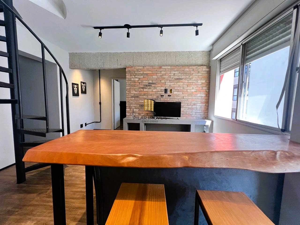 Cobertura 1 dormitório semi mobiliada com piscina e vaga no Bom Fim