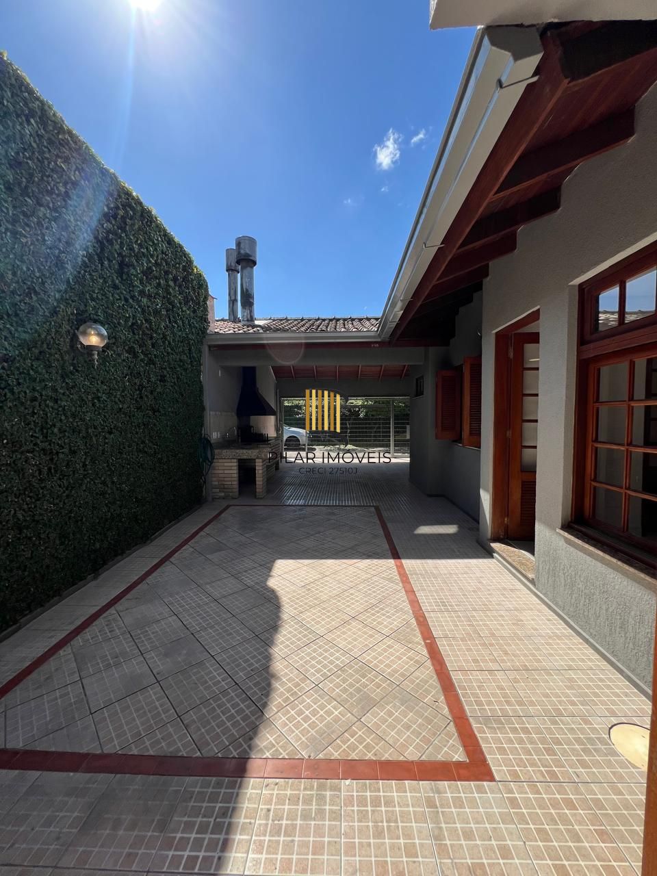 INCRÍVEL CASA COM LAREIRA E ESPAÇO GOOURMET EM CONDOMINIO NO BAIRRO IPANEMA!