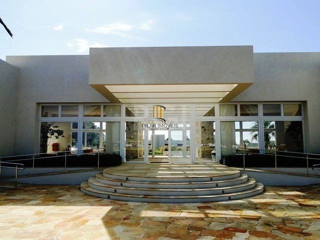 Excepcional sobrado 5 dormitórios com 5 suítes, totalmente mobiliado e ricamente decorado a beira lago em Xangrilá, no Condomínio Enseada.