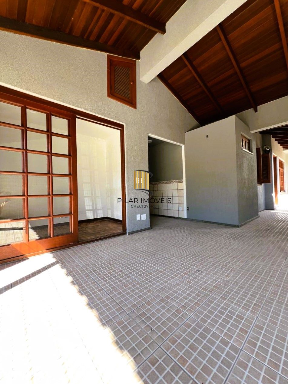 INCRÍVEL CASA COM LAREIRA E ESPAÇO GOOURMET EM CONDOMINIO NO BAIRRO IPANEMA!